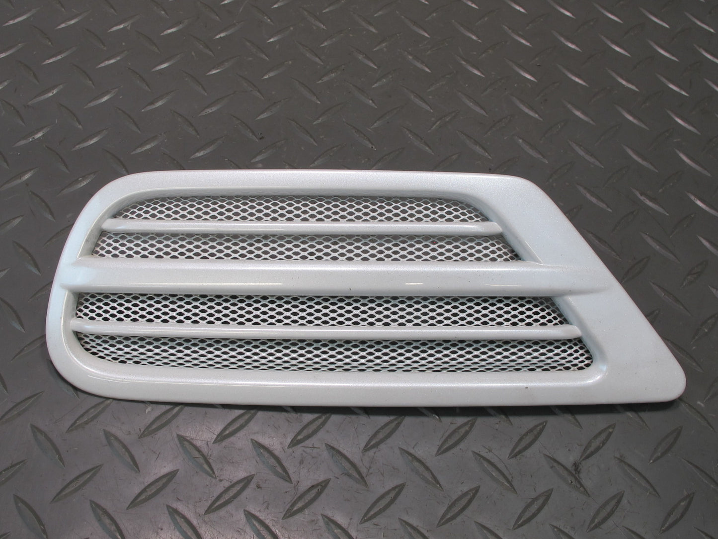 1998-2007 Lexus UZJ100L LX470 Rear Left Right Quarter Vent Trim Grille White Set