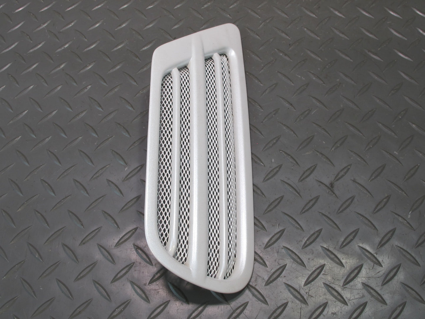 1998-2007 Lexus UZJ100L LX470 Rear Left Right Quarter Vent Trim Grille White Set