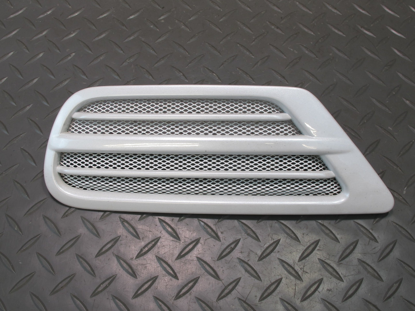 1998-2007 Lexus UZJ100L LX470 Rear Left Right Quarter Vent Trim Grille White Set