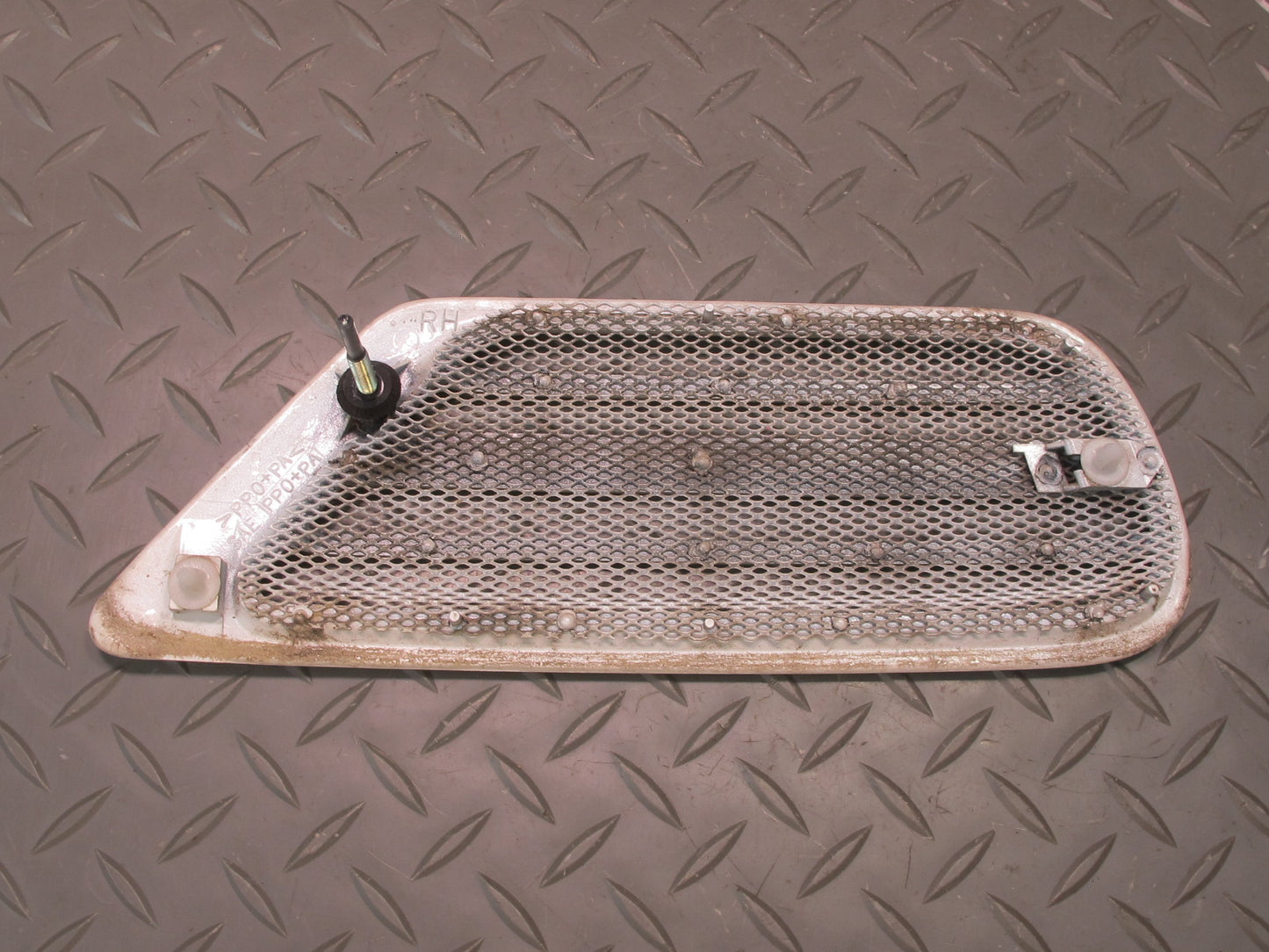 1998-2007 Lexus UZJ100L LX470 Rear Left Right Quarter Vent Trim Grille White Set