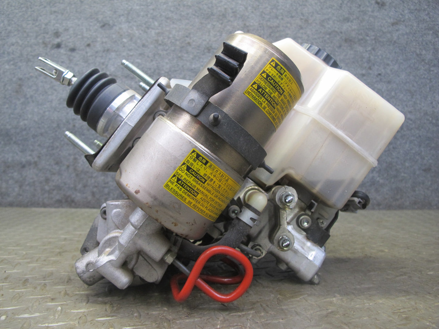 2003-2007 Lexus UZJ100L LX470 Anti Lock ABS Pump Brake Master Cylinder Assembly