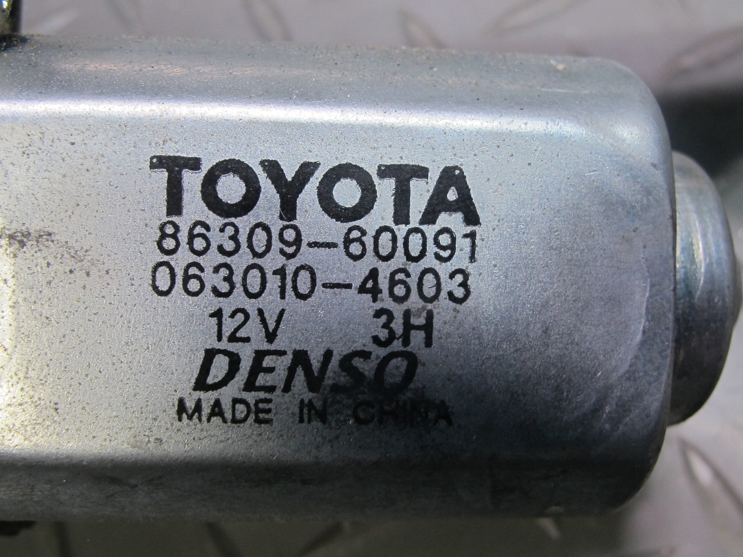 2003-2007 Lexus UZJ100L LX470 Radio Power Antenna Motor Assembly