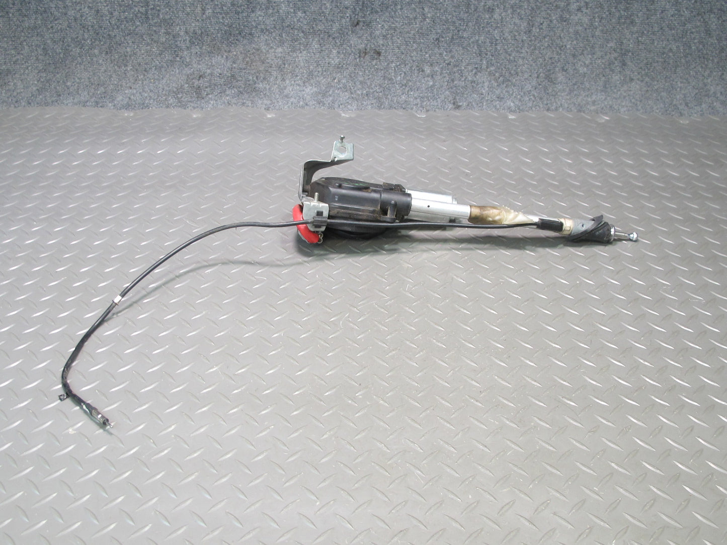 2003-2007 Lexus UZJ100L LX470 Radio Power Antenna Motor Assembly