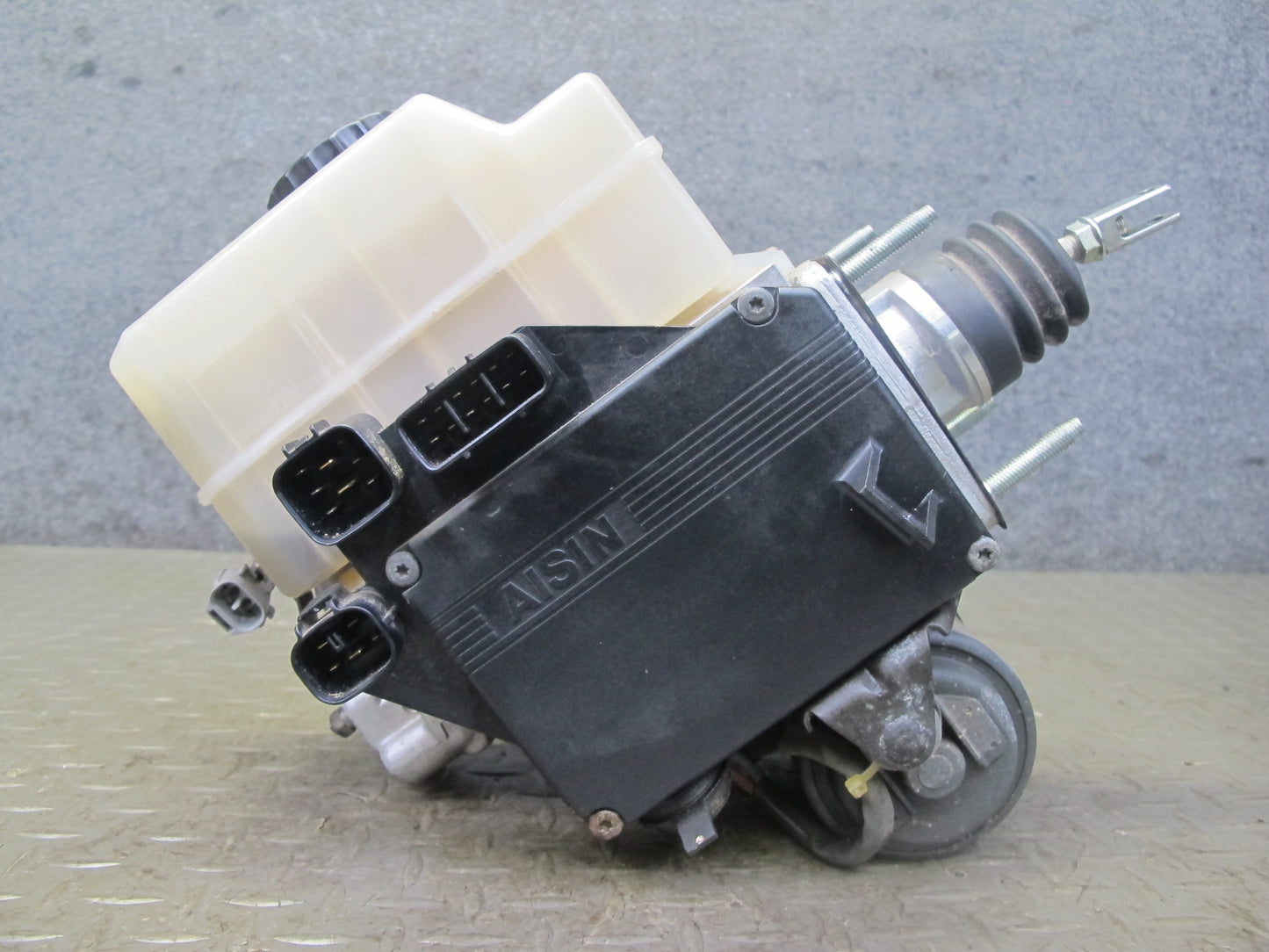 2003-2007 Lexus UZJ100L LX470 Anti Lock ABS Pump Brake Master Cylinder Assembly