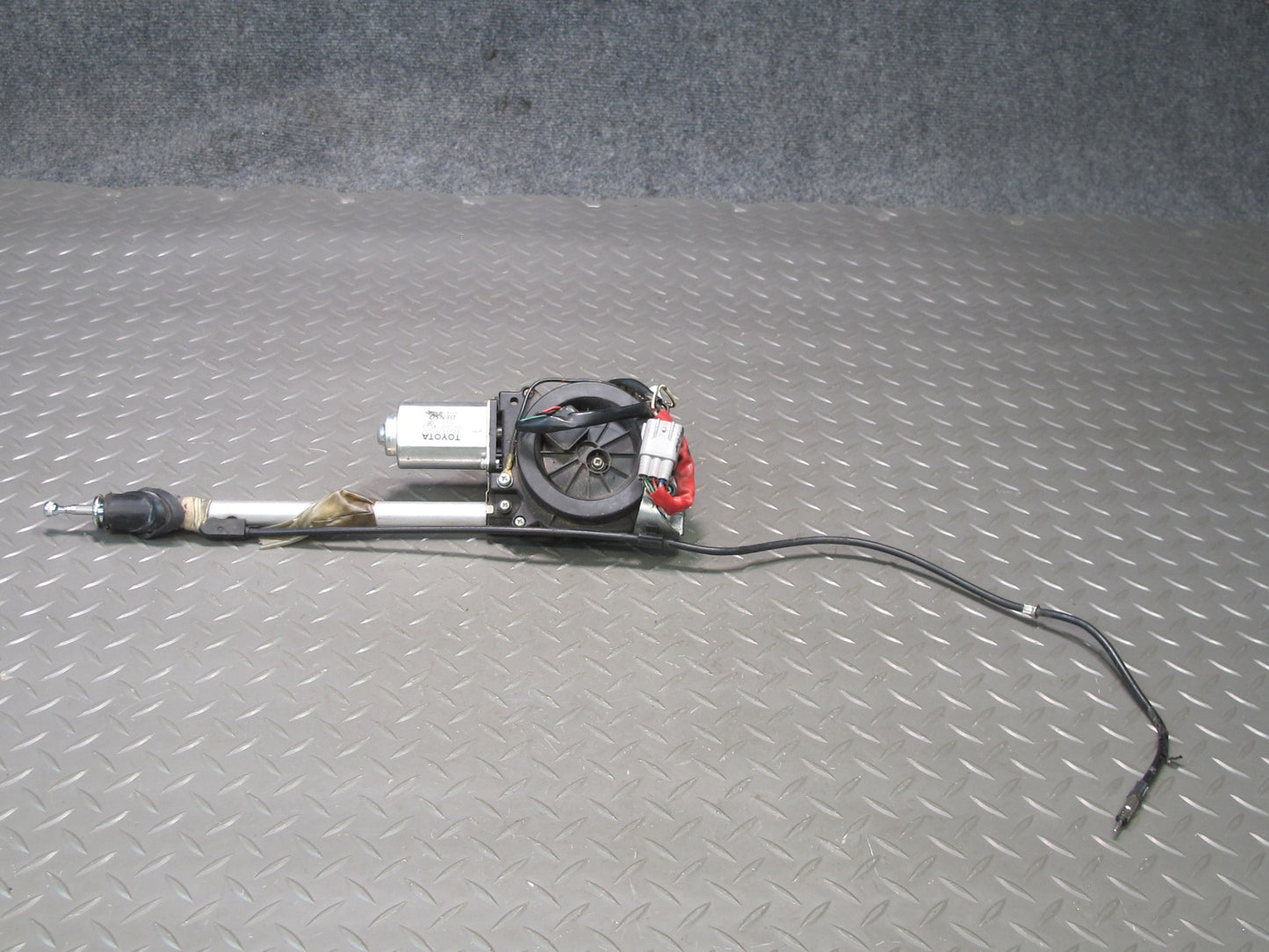 2003-2007 Lexus UZJ100L LX470 Radio Power Antenna Motor Assembly