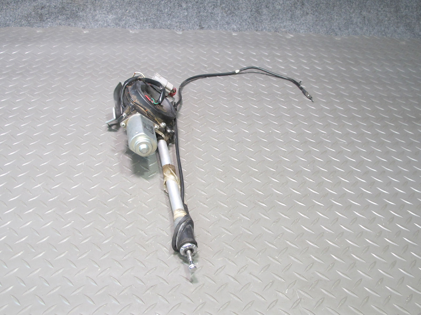 2003-2007 Lexus UZJ100L LX470 Radio Power Antenna Motor Assembly