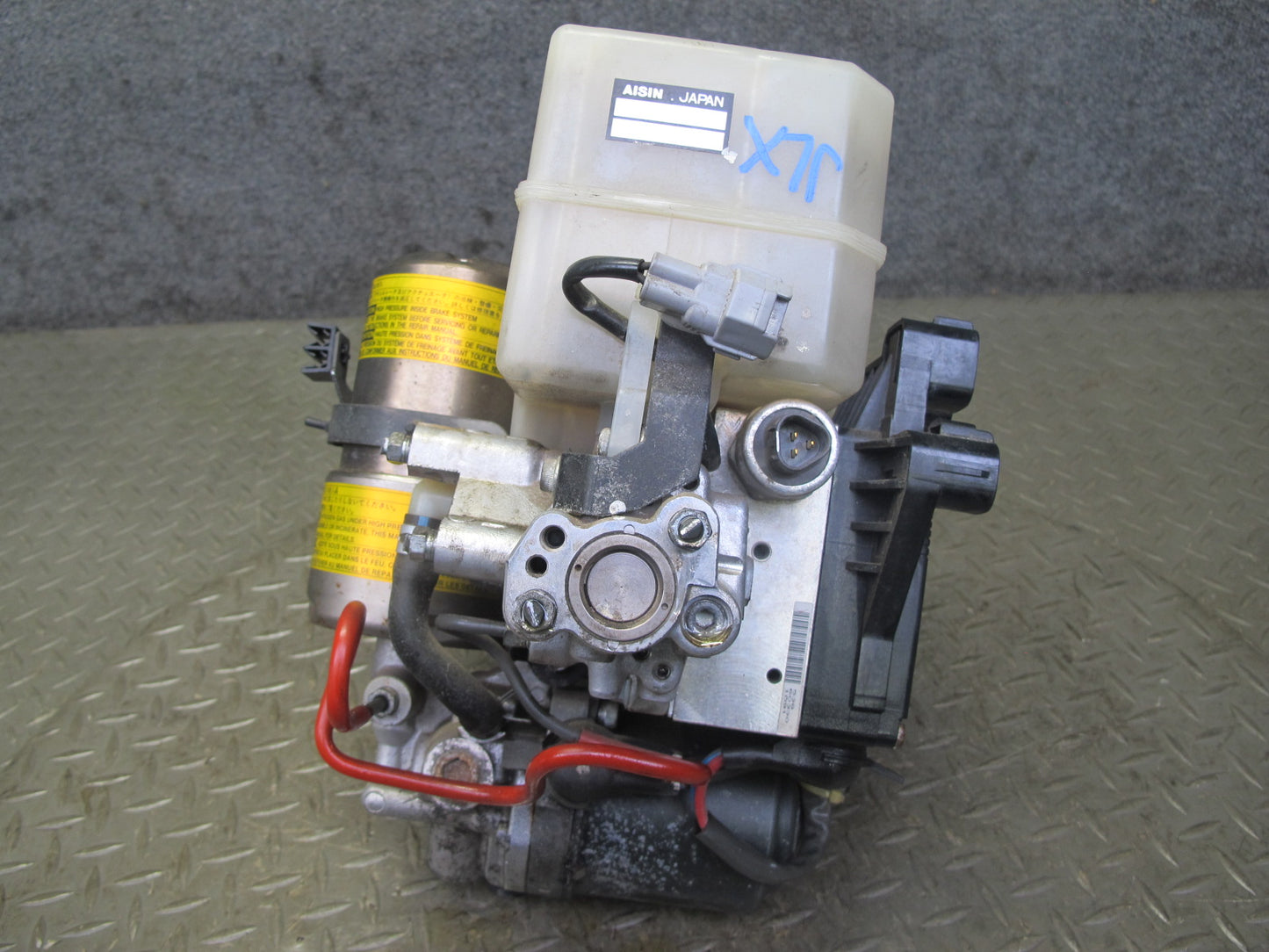 2003-2007 Lexus UZJ100L LX470 Anti Lock ABS Pump Brake Master Cylinder Assembly