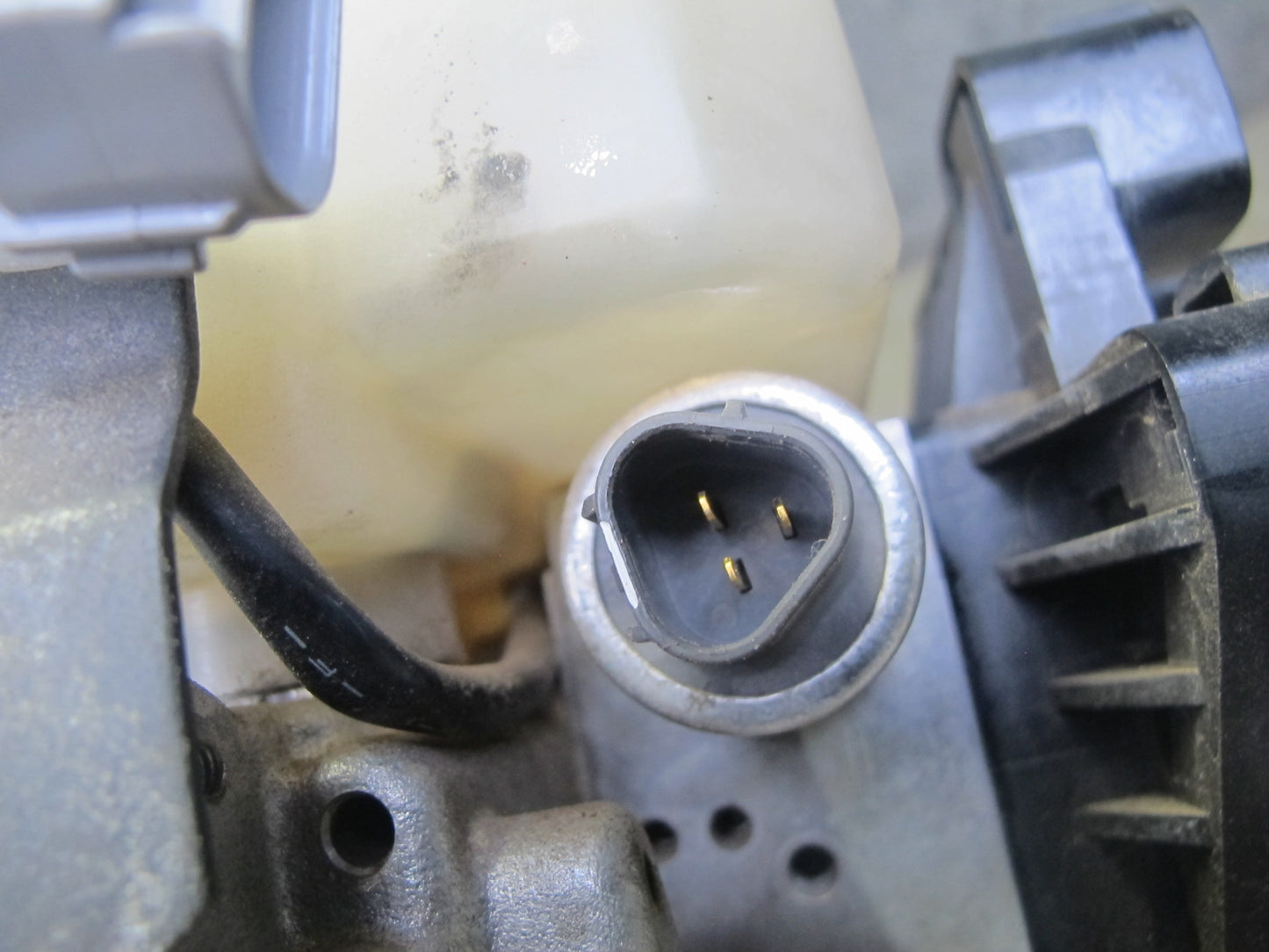 2003-2007 Lexus UZJ100L LX470 Anti Lock ABS Pump Brake Master Cylinder Assembly