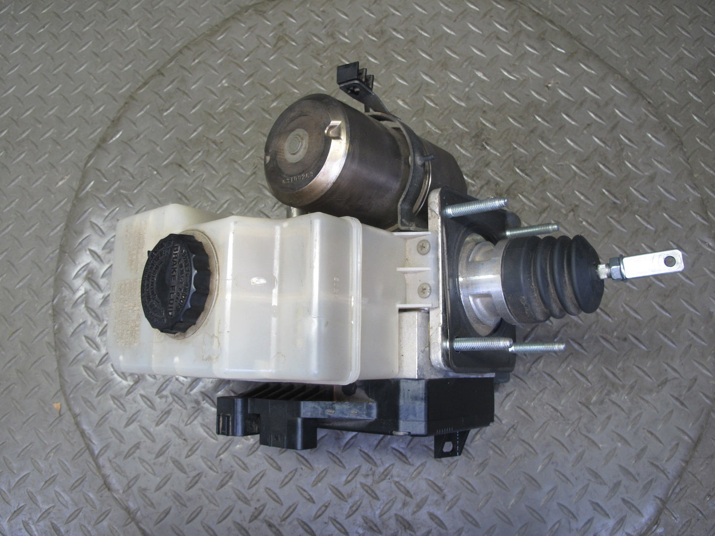 2003-2007 Lexus UZJ100L LX470 Anti Lock ABS Pump Brake Master Cylinder Assembly