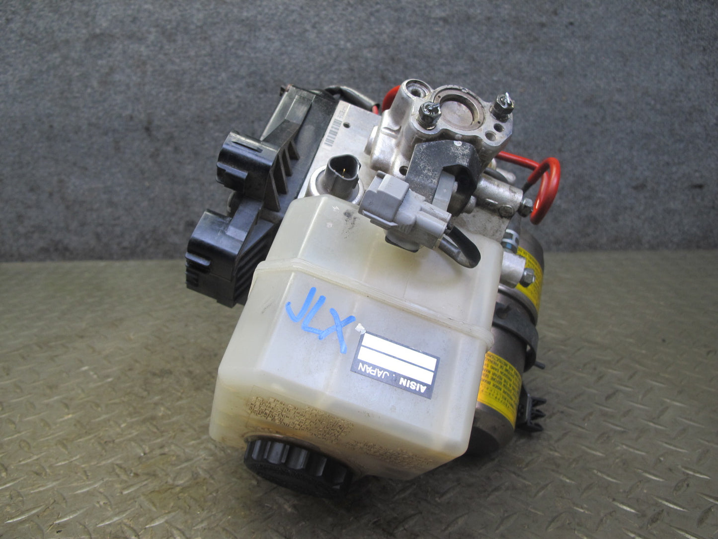 2003-2007 Lexus UZJ100L LX470 Anti Lock ABS Pump Brake Master Cylinder Assembly