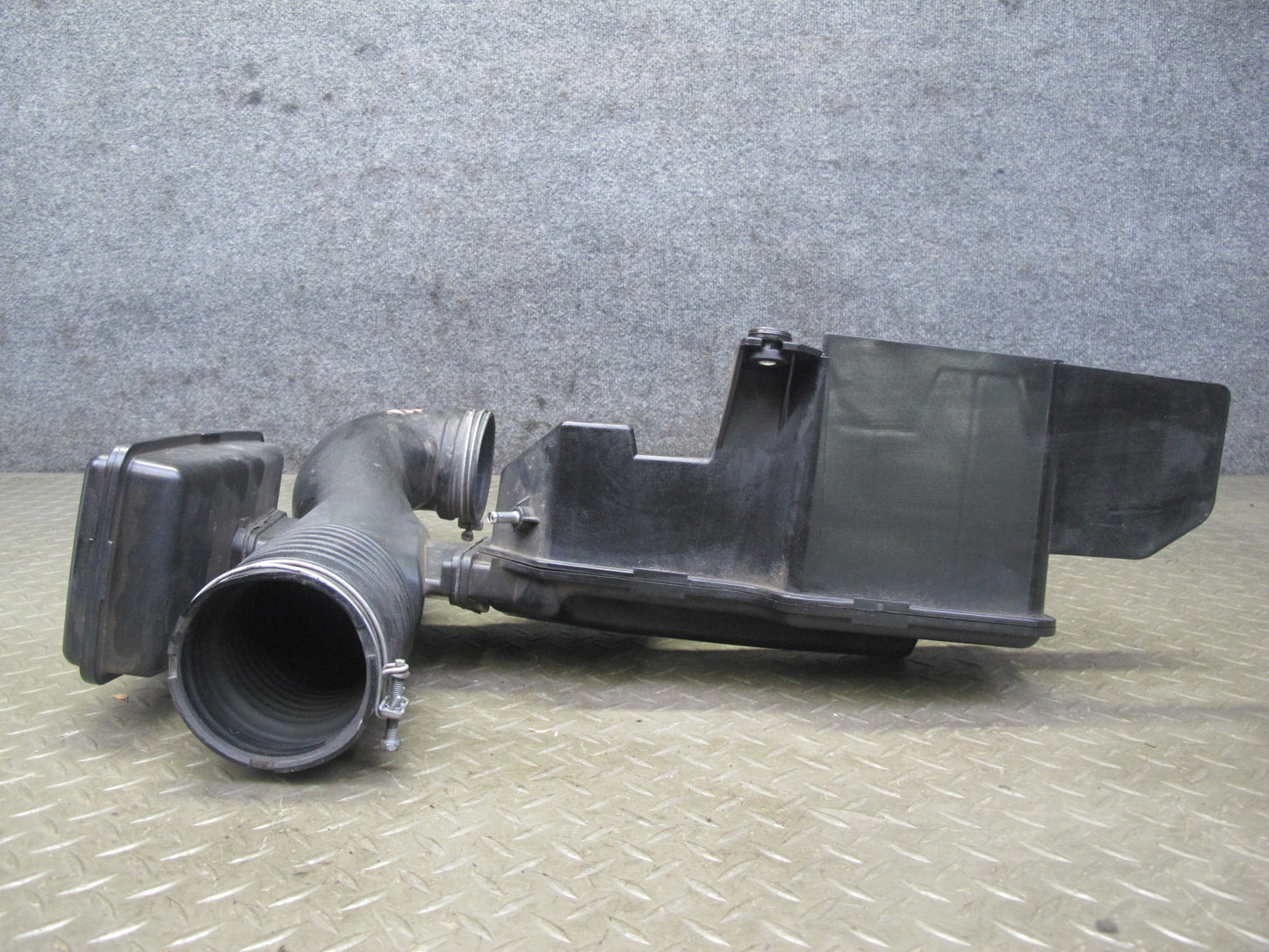 2005-2007 Lexus UZJ100L LX470 Air Intake Inlet Resonator Pipe 17875-50330