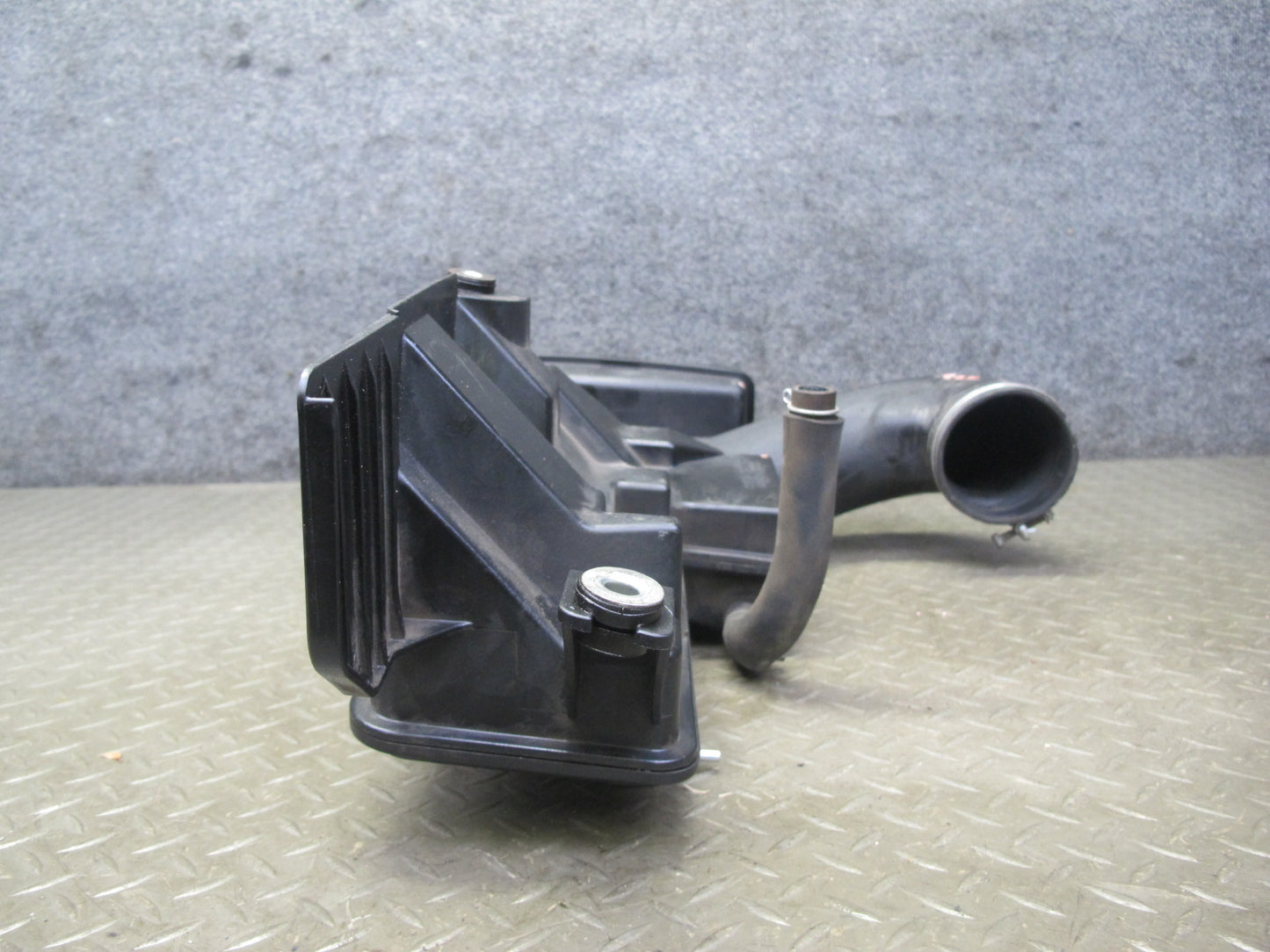 2005-2007 Lexus UZJ100L LX470 Air Intake Inlet Resonator Pipe 17875-50330