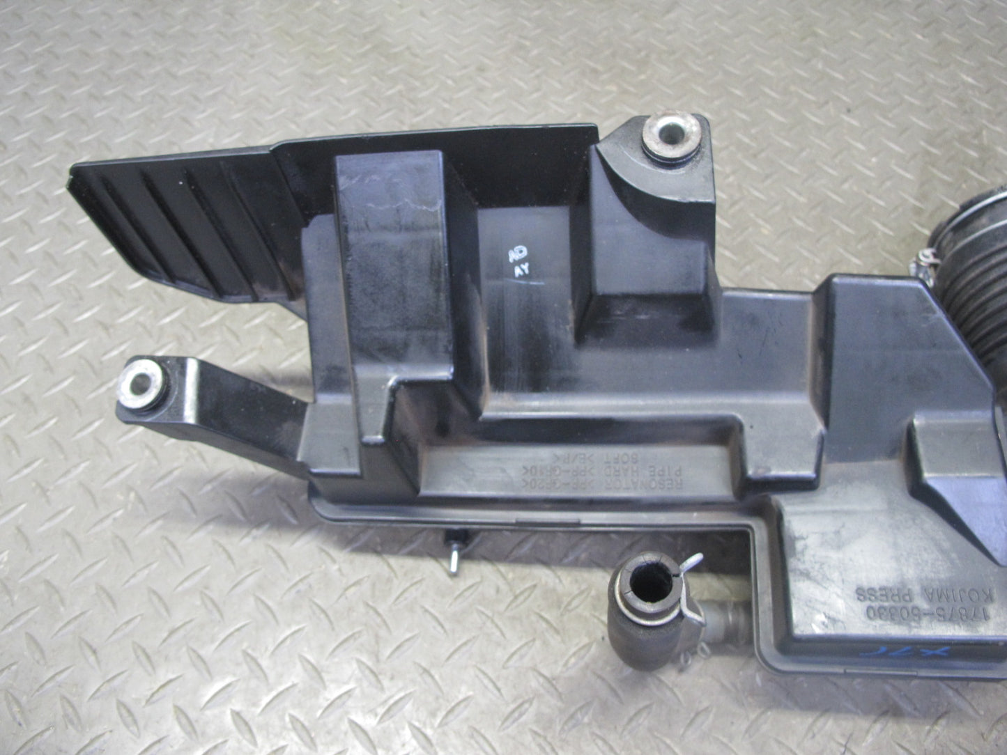 2005-2007 Lexus UZJ100L LX470 Air Intake Inlet Resonator Pipe 17875-50330