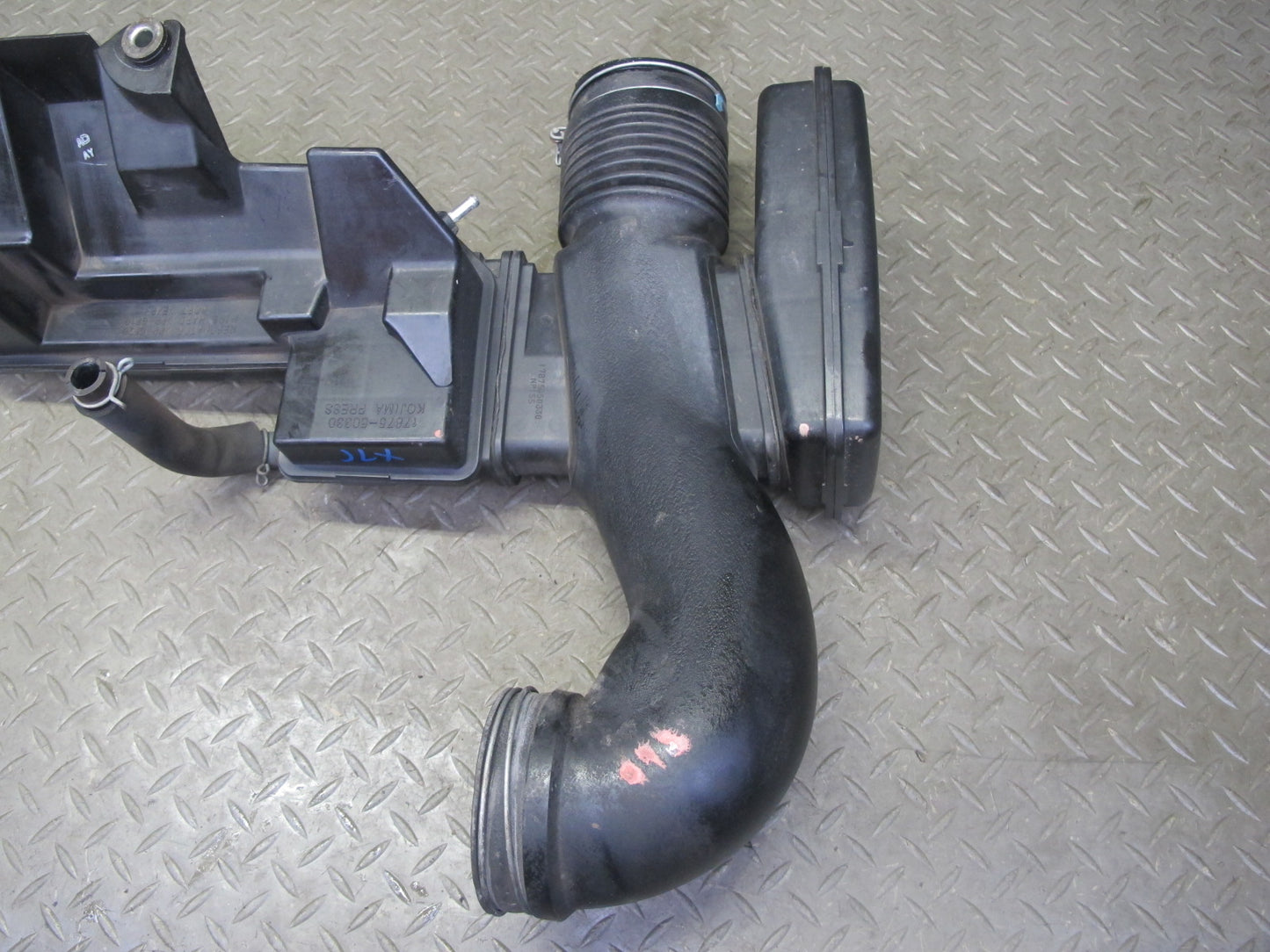 2005-2007 Lexus UZJ100L LX470 Air Intake Inlet Resonator Pipe 17875-50330