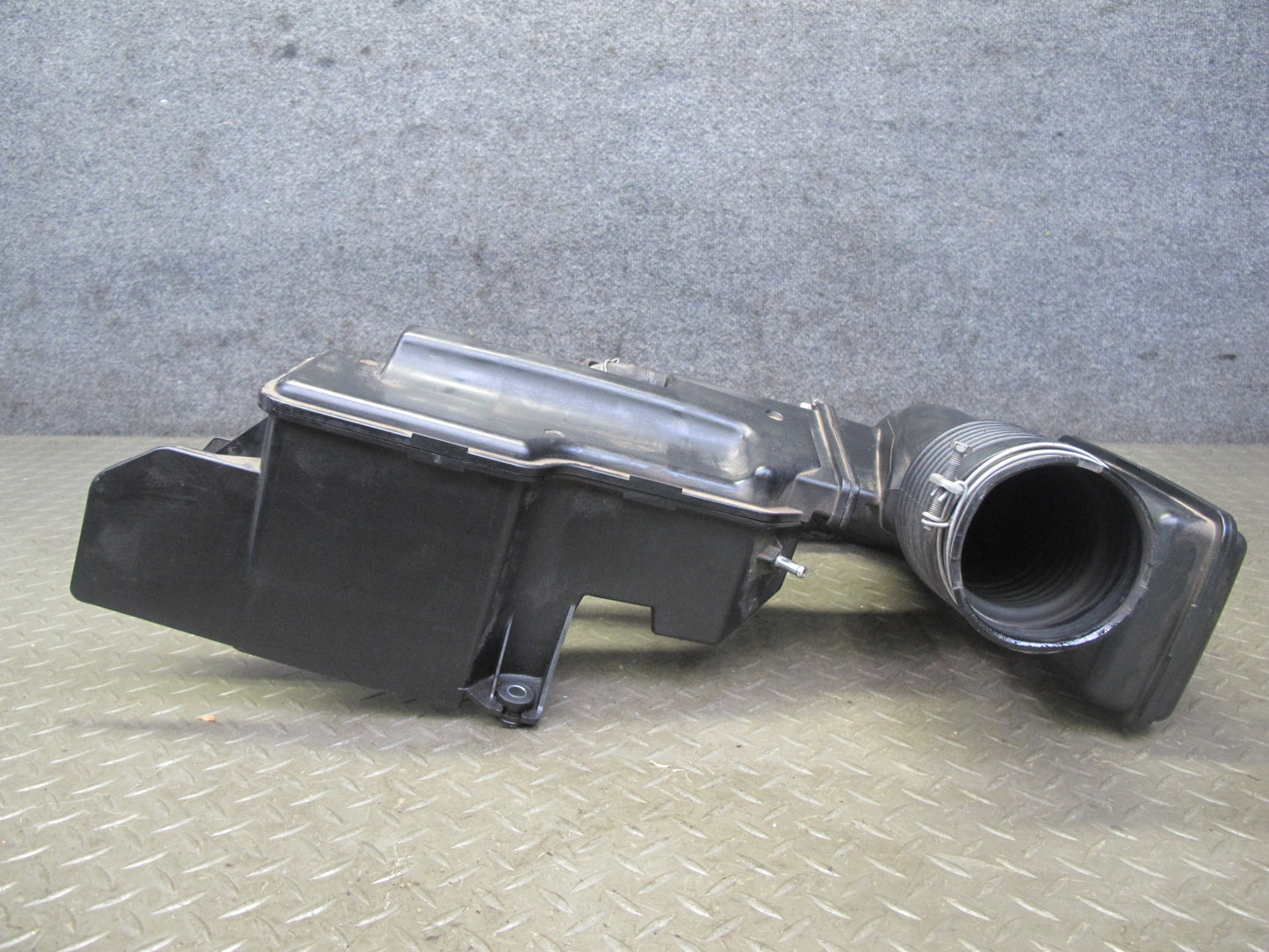 2005-2007 Lexus UZJ100L LX470 Air Intake Inlet Resonator Pipe 17875-50330