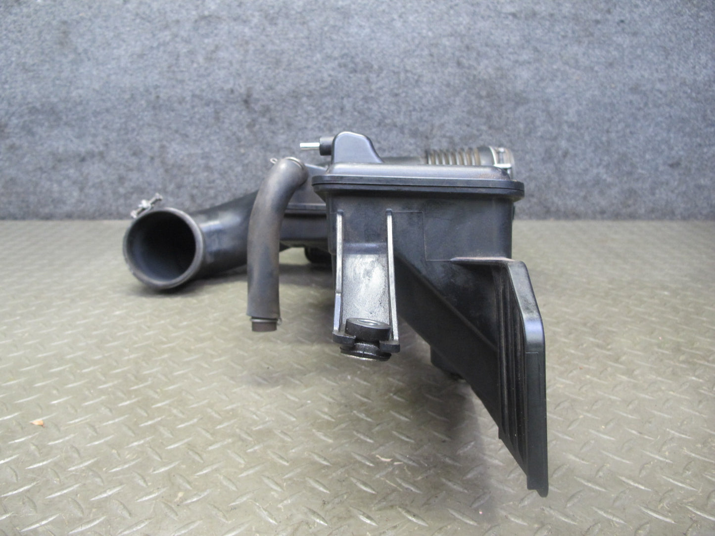 2005-2007 Lexus UZJ100L LX470 Air Intake Inlet Resonator Pipe 17875-50330