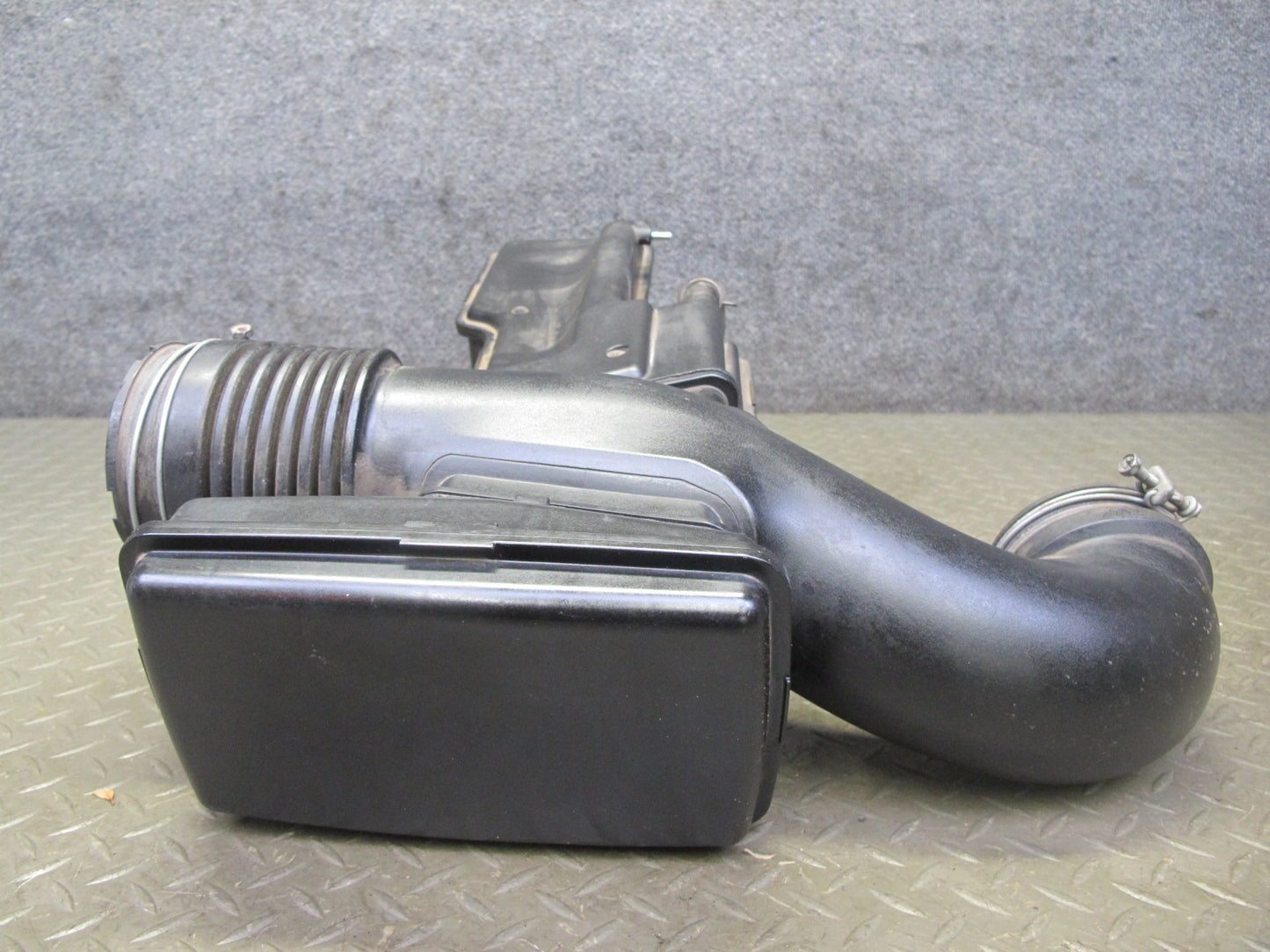 2005-2007 Lexus UZJ100L LX470 Air Intake Inlet Resonator Pipe 17875-50330