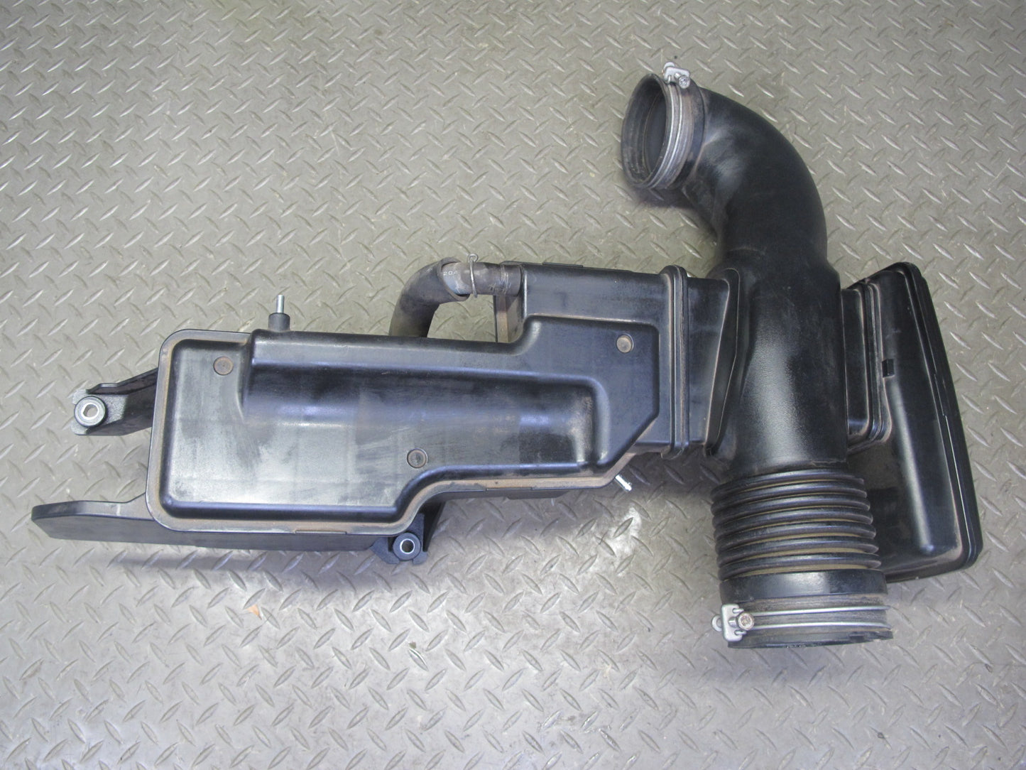 2005-2007 Lexus UZJ100L LX470 Air Intake Inlet Resonator Pipe 17875-50330