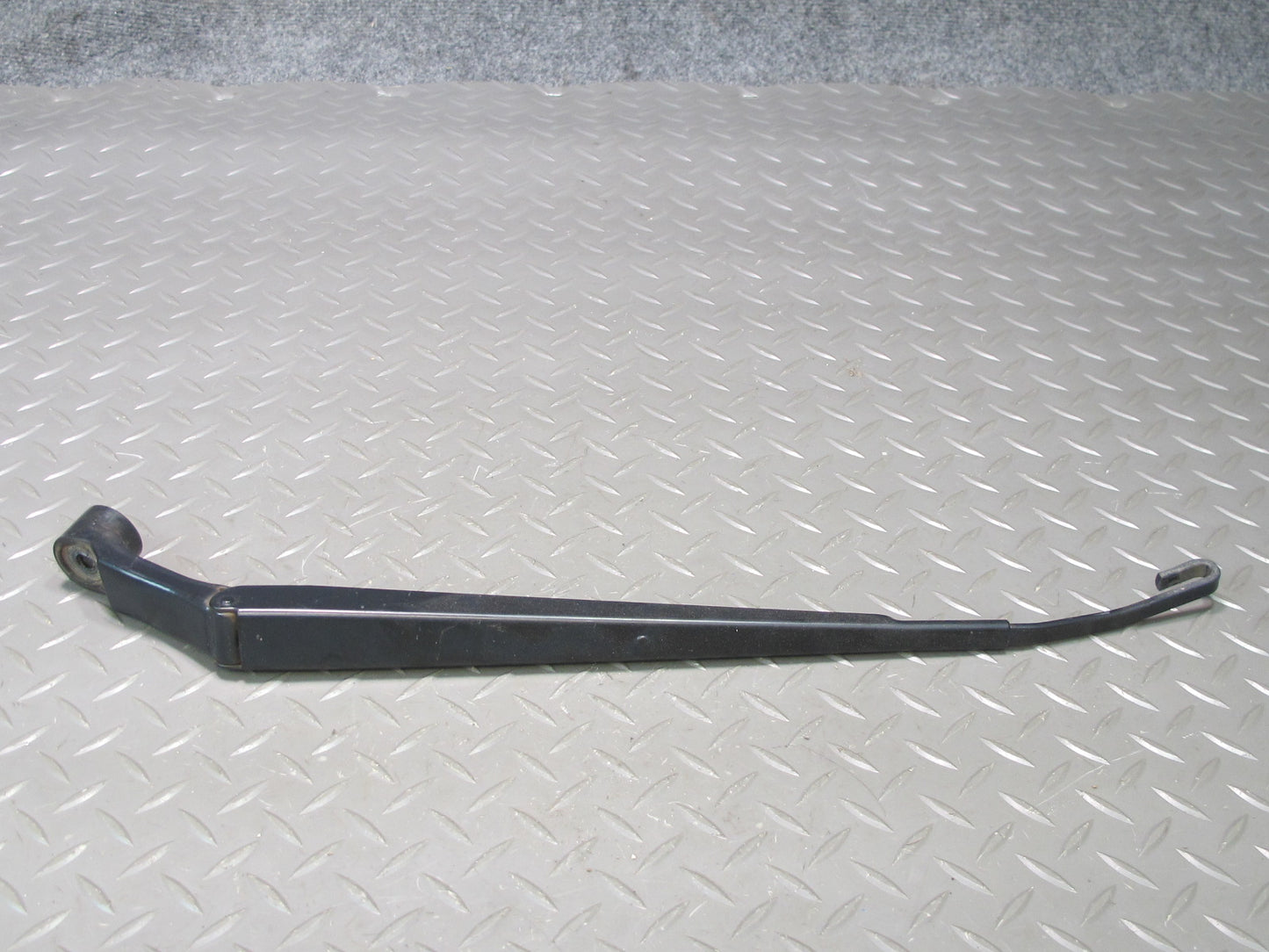 1999-2007 Lexus UZJ100L LX470 Front Left & Right Windshield Wiper Arm Set