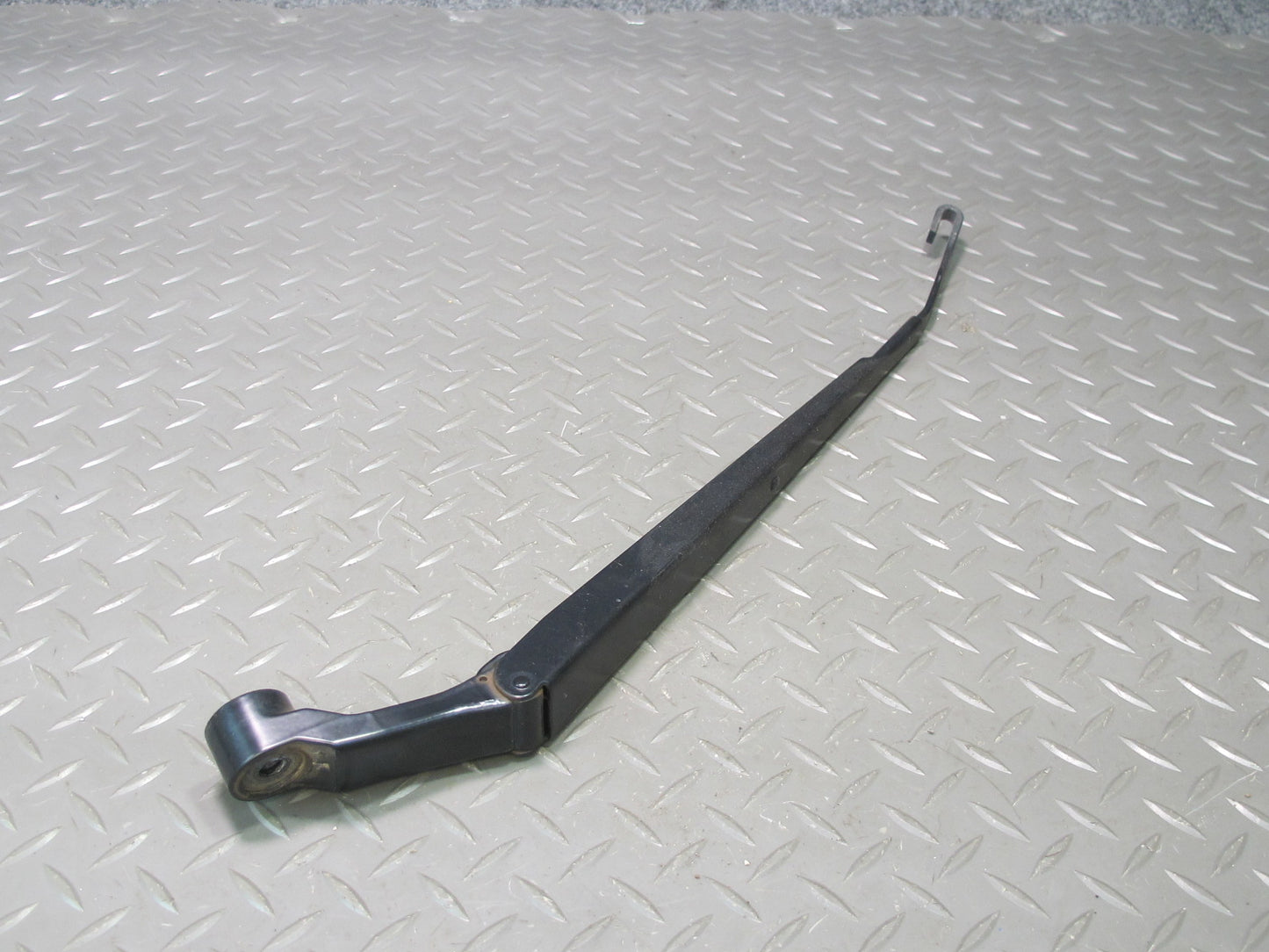 1999-2007 Lexus UZJ100L LX470 Front Left & Right Windshield Wiper Arm Set