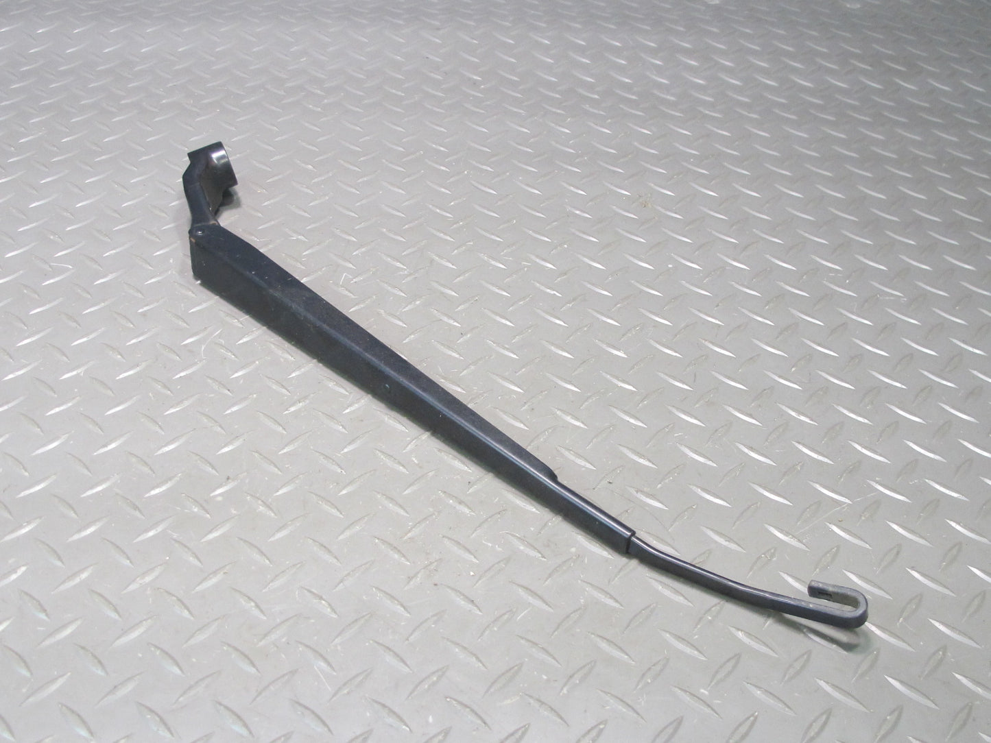 1999-2007 Lexus UZJ100L LX470 Front Left & Right Windshield Wiper Arm Set