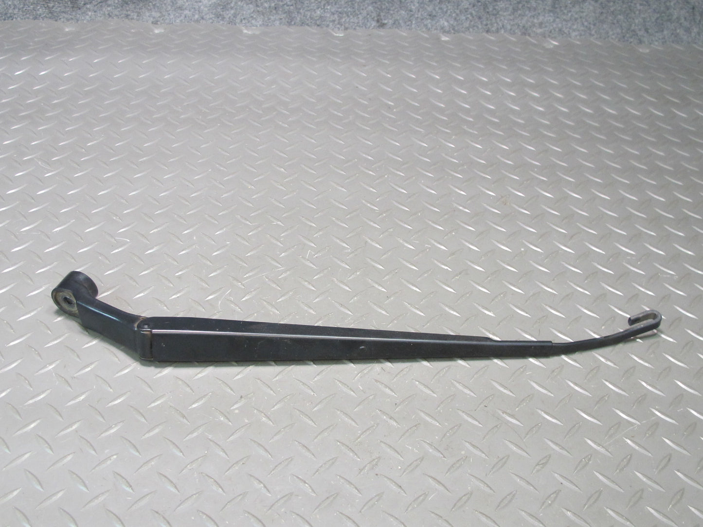 1999-2007 Lexus UZJ100L LX470 Front Left & Right Windshield Wiper Arm Set