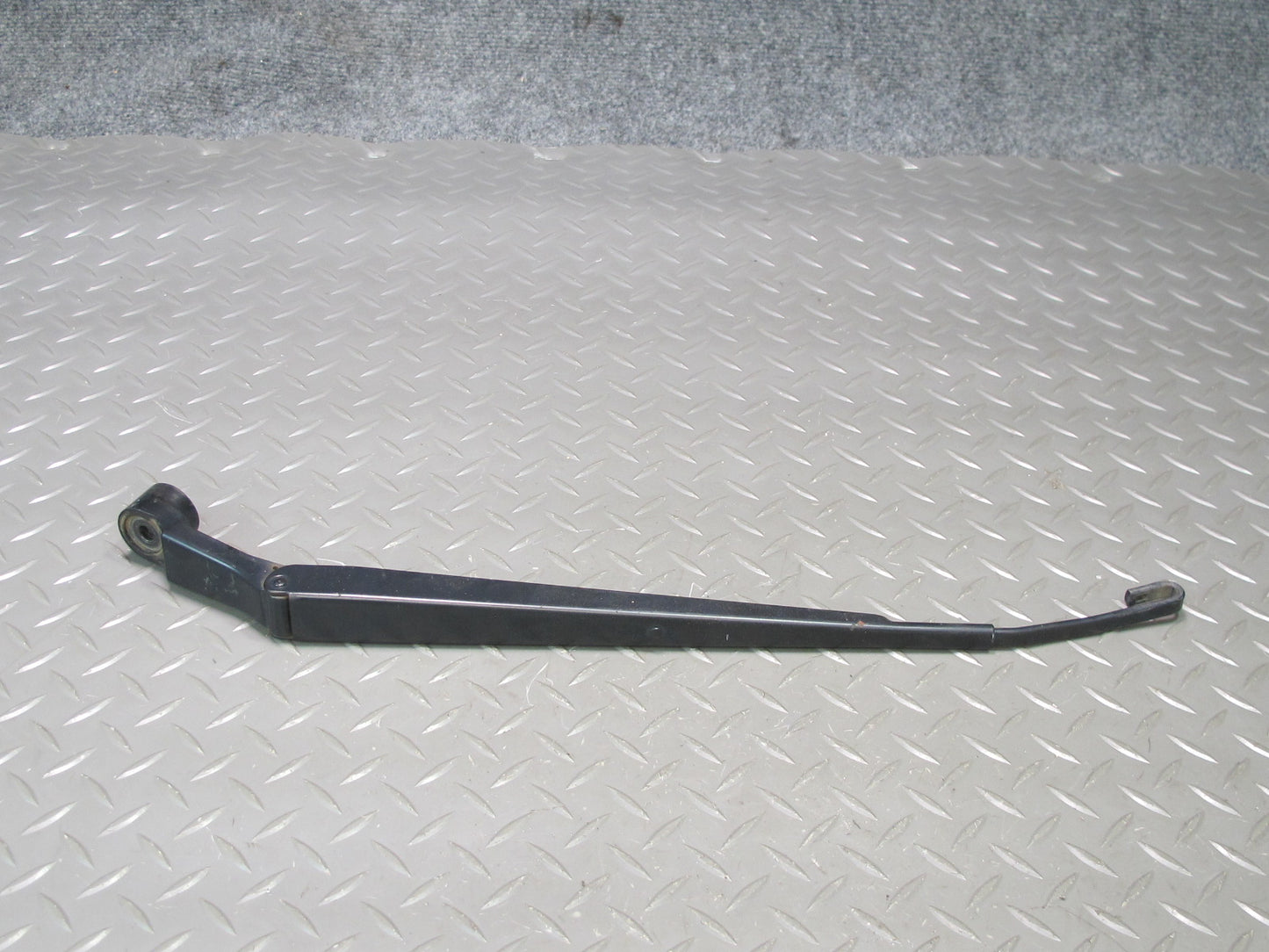 1999-2007 Lexus UZJ100L LX470 Front Left & Right Windshield Wiper Arm Set