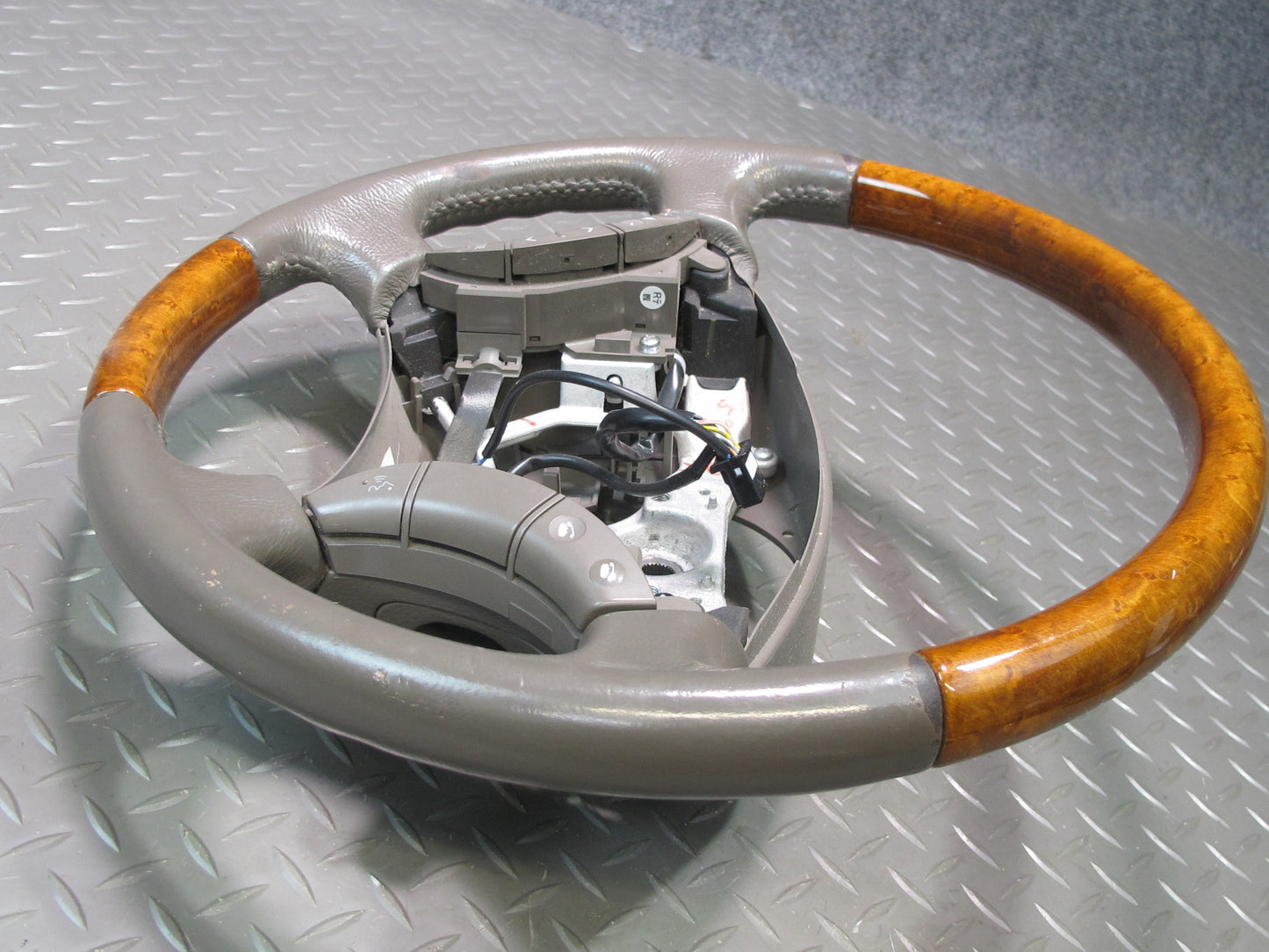 2003-2007 Lexus UZJ100L LX470 Leather Wood Steering w Cruise Switch