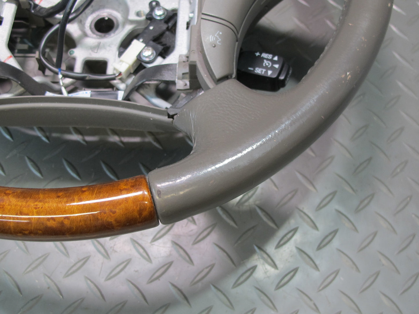 2003-2007 Lexus UZJ100L LX470 Leather Wood Steering w Cruise Switch