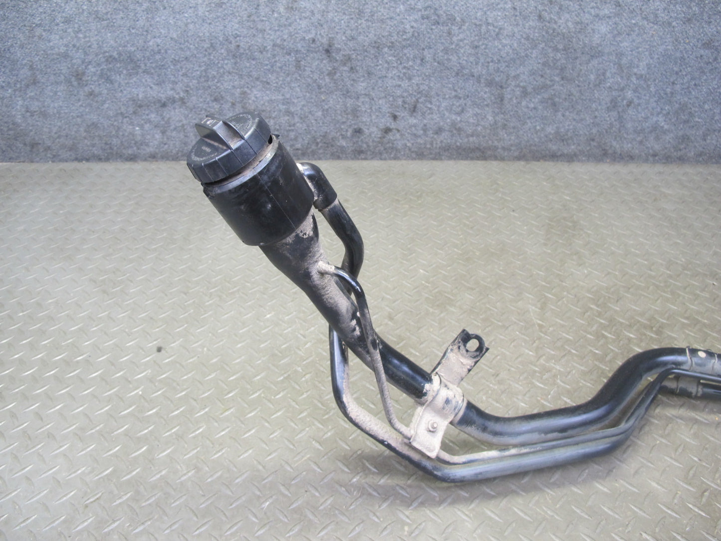 2006-2007 Lexus UZJ100L LX470 Fuel Tank Filler Neck Pipe