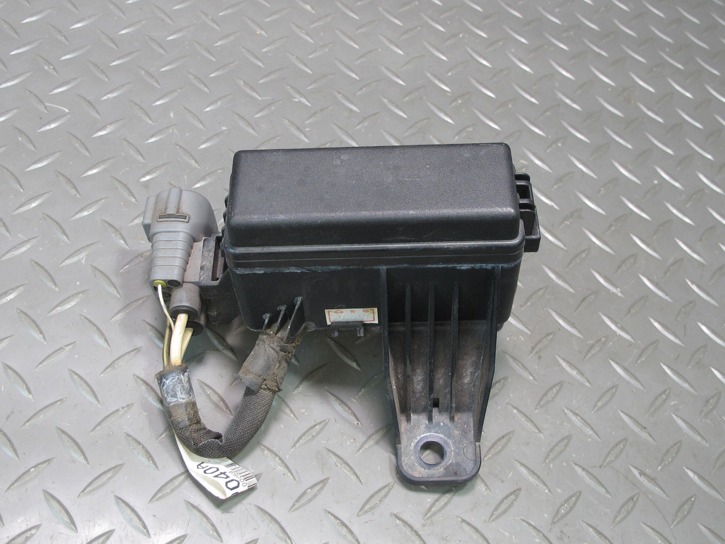 2006-2007 Lexus UZJ100L LX470 Engine Bay Fuse Relay Box Module 82740-60040