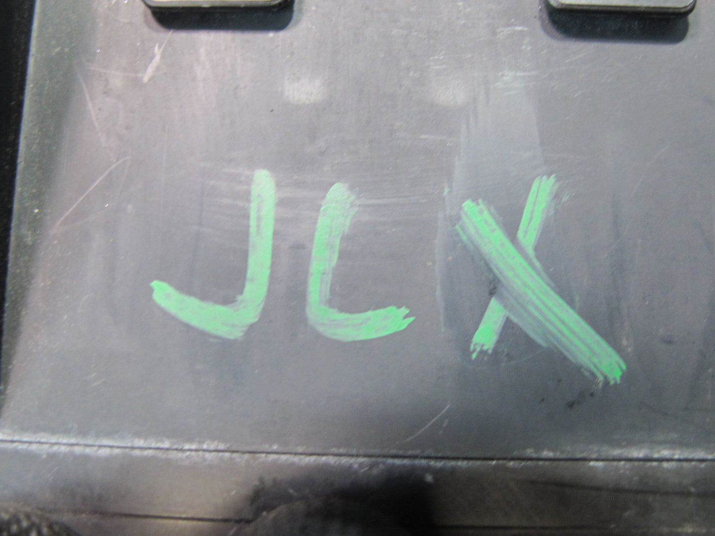 2006-2007 Lexus UZJ100L LX470 Engine Bay Fuse Relay Box Module 82740-60040