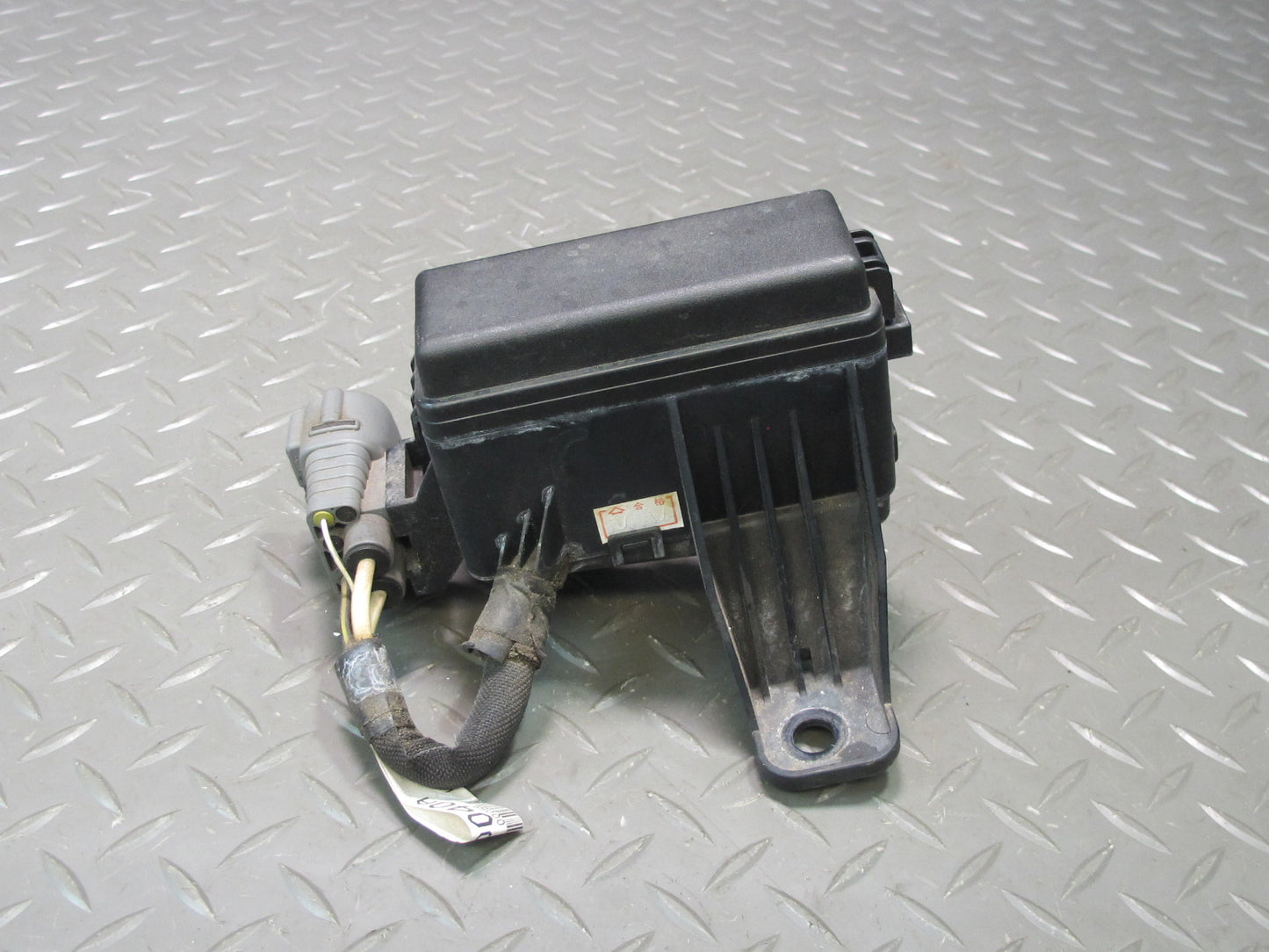 2006-2007 Lexus UZJ100L LX470 Engine Bay Fuse Relay Box Module 82740-60040