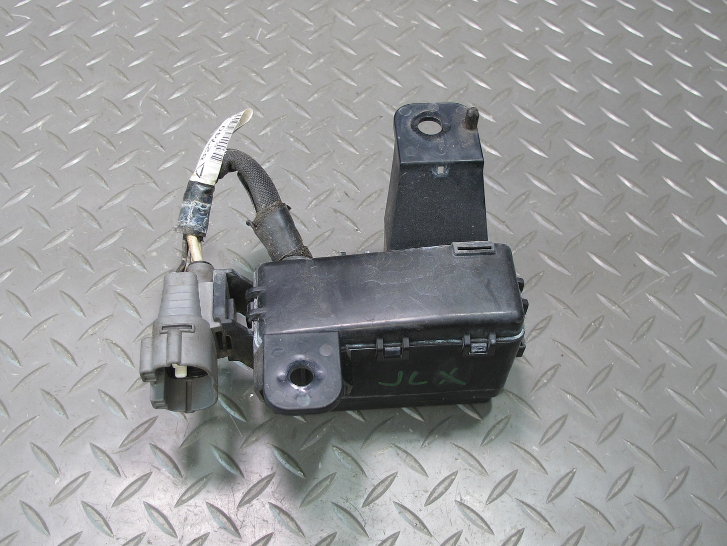 2006-2007 Lexus UZJ100L LX470 Engine Bay Fuse Relay Box Module 82740-60040