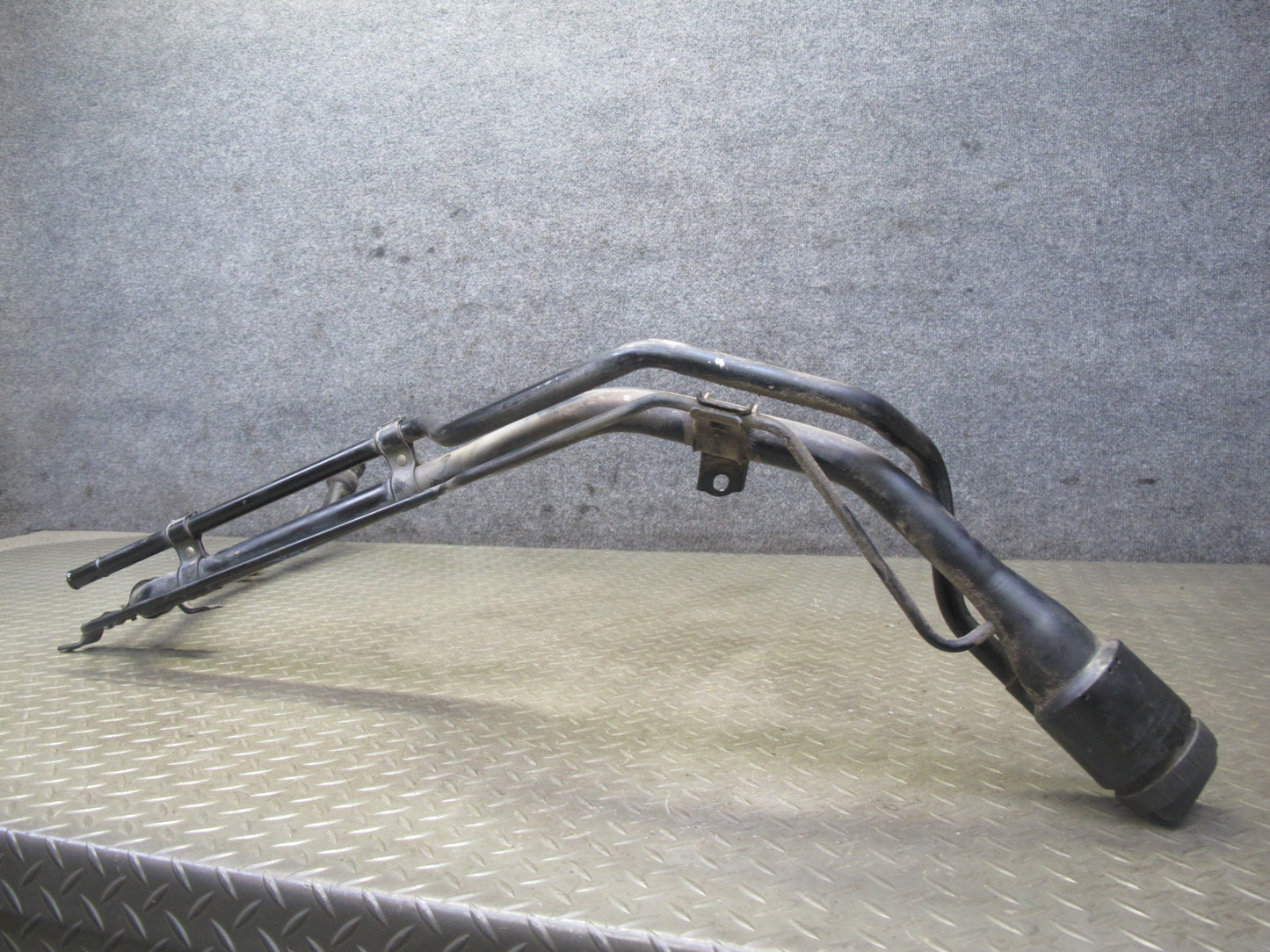 2006-2007 Lexus UZJ100L LX470 Fuel Tank Filler Neck Pipe