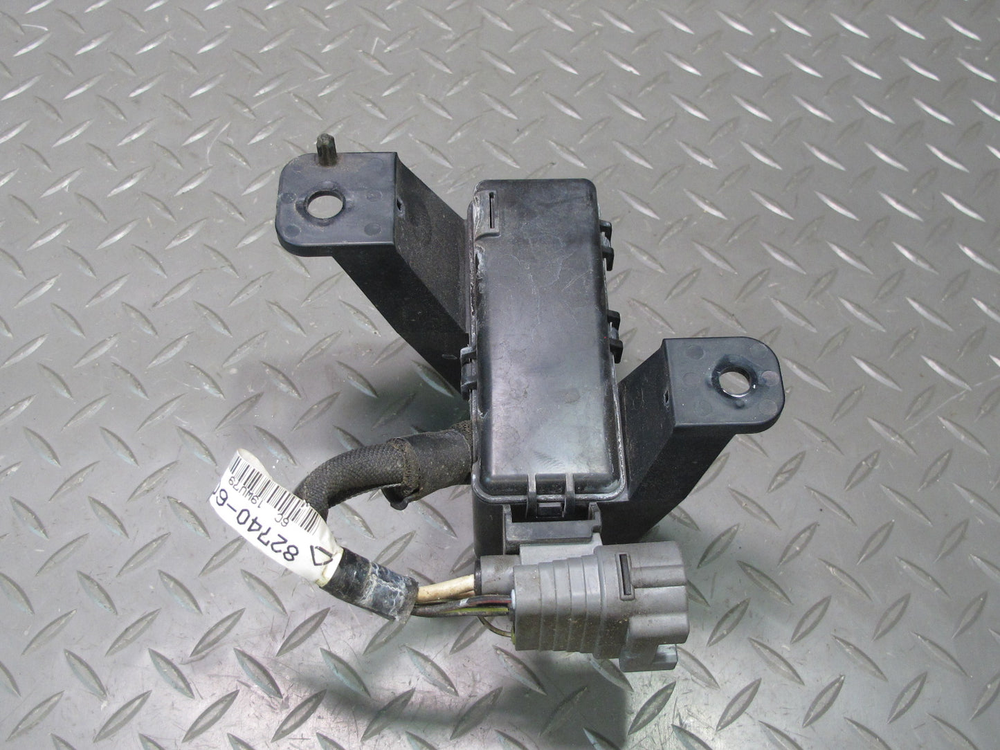 2006-2007 Lexus UZJ100L LX470 Engine Bay Fuse Relay Box Module 82740-60040