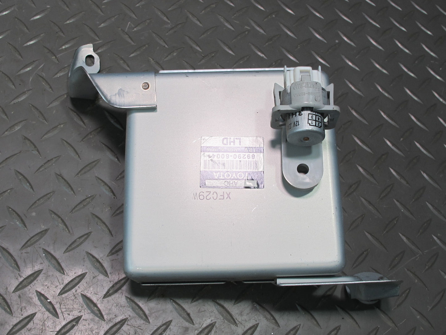 2003-2007 Lexus UZJ100L LX470 Suspension Control Computer Module 89290-60040