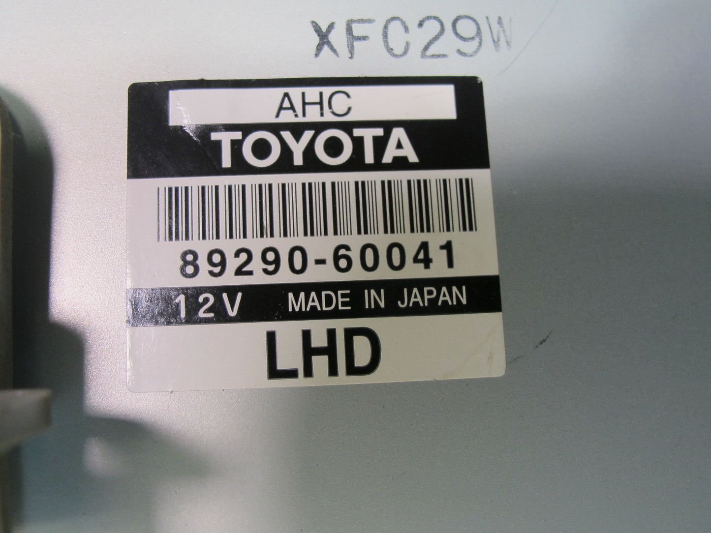 2003-2007 Lexus UZJ100L LX470 Suspension Control Computer Module 89290-60040