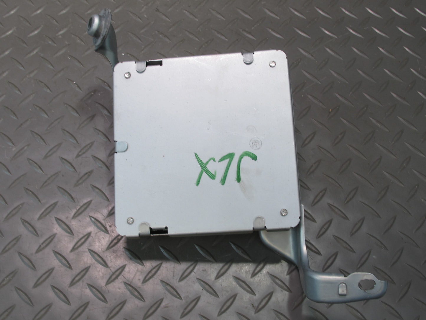 2003-2007 Lexus UZJ100L LX470 Suspension Control Computer Module 89290-60040