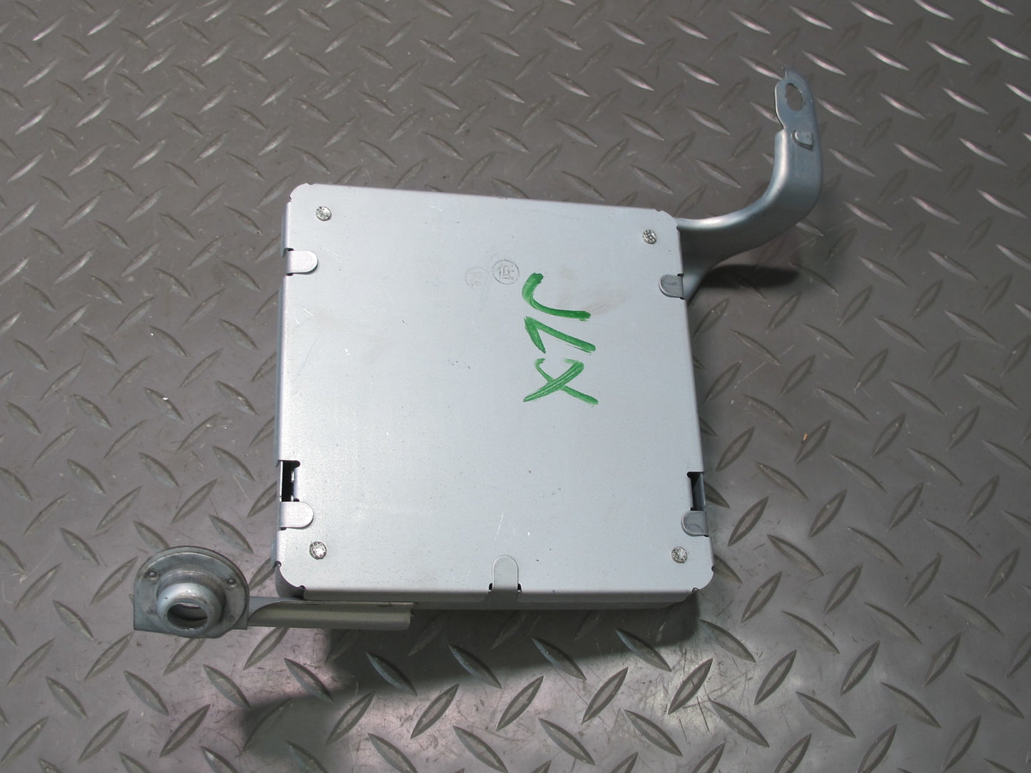 2003-2007 Lexus UZJ100L LX470 Suspension Control Computer Module 89290-60040