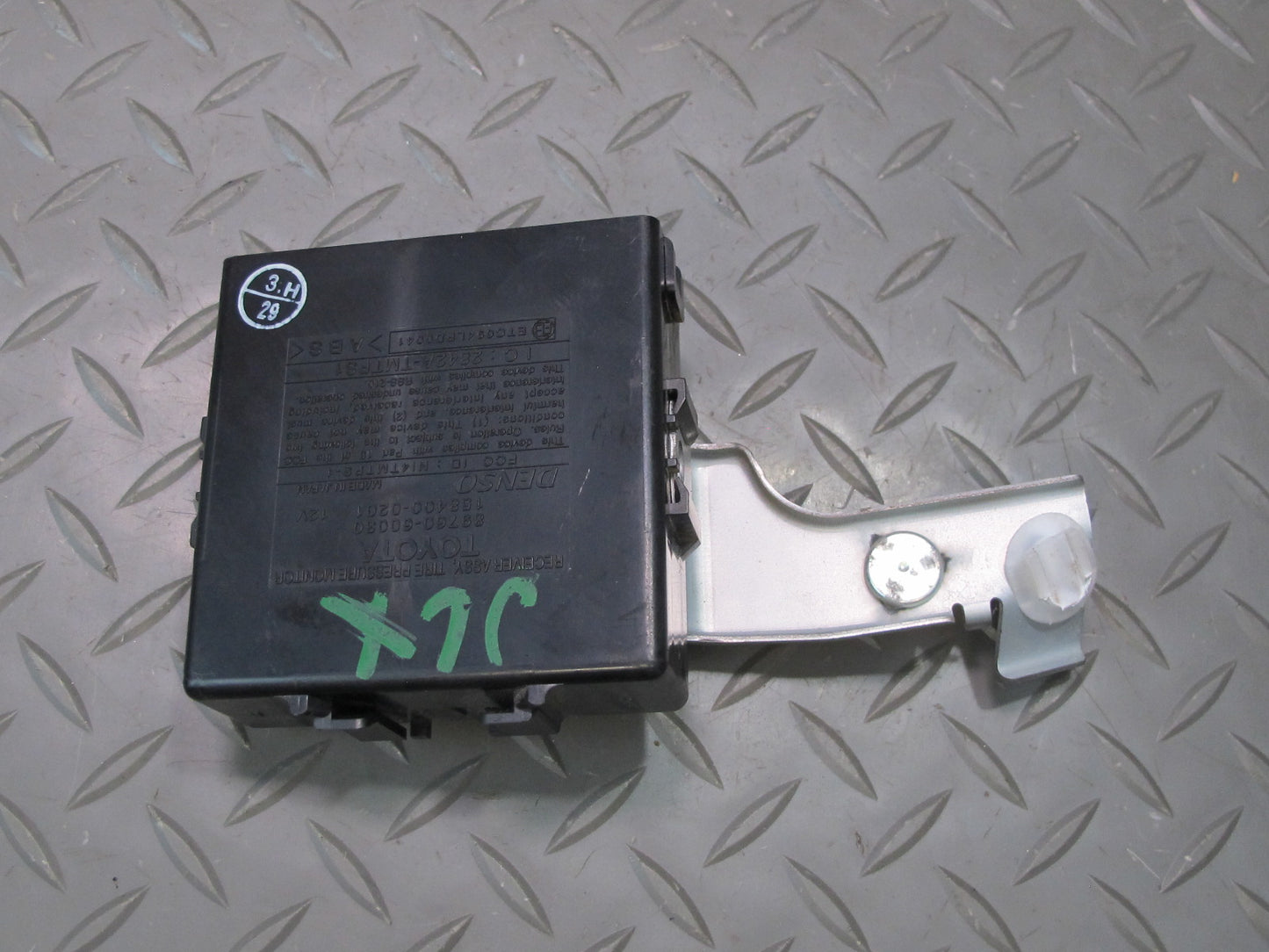 2006-2007 Lexus UZJ100L LX470 TPMS Tire Pressure Monitor Control Module