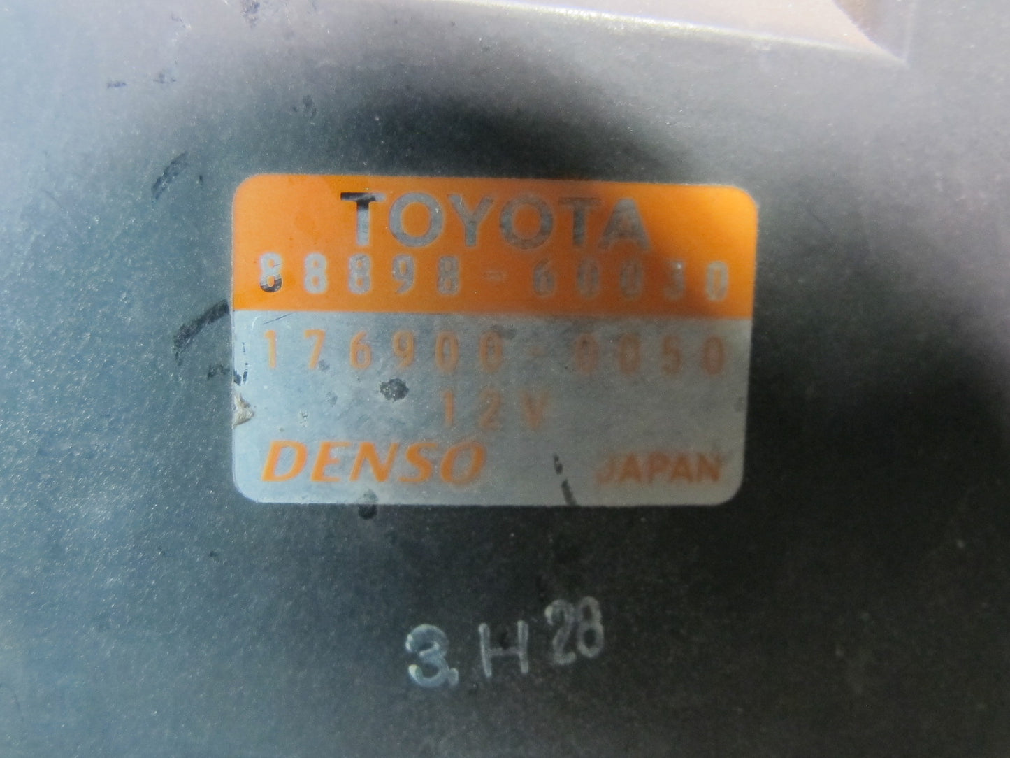 2003-2007 Lexus UZJ100L LX470 Smoke Sensor w Bracket 88898-60030