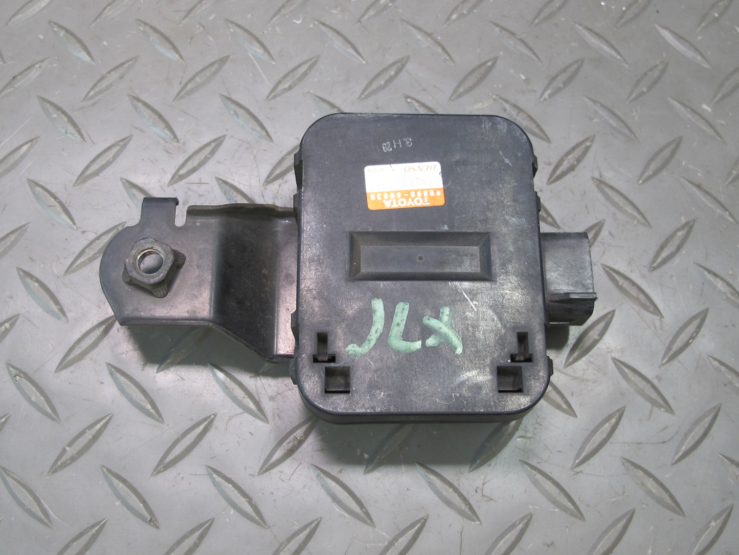 2003-2007 Lexus UZJ100L LX470 Smoke Sensor w Bracket 88898-60030