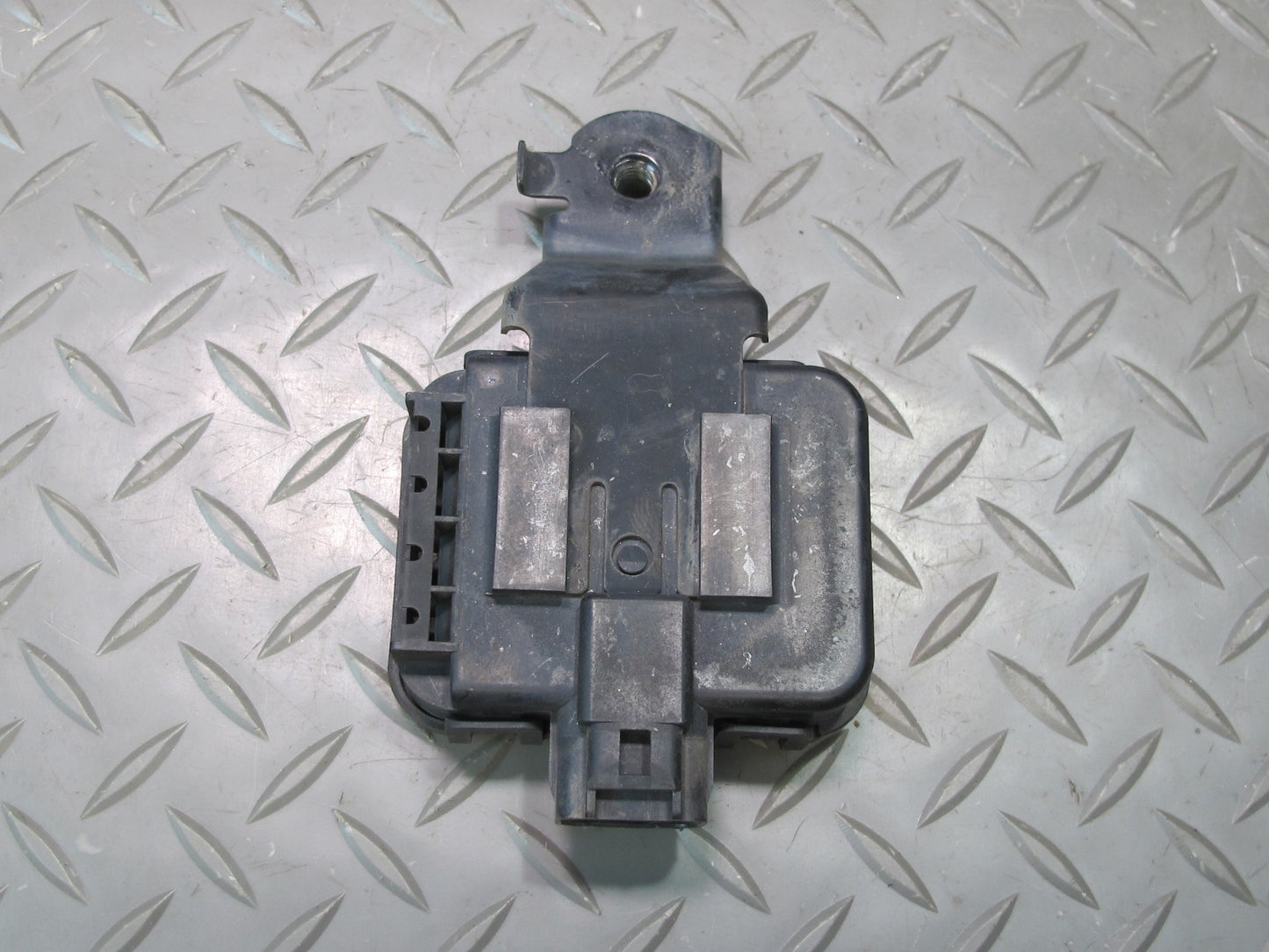 2003-2007 Lexus UZJ100L LX470 Smoke Sensor w Bracket 88898-60030