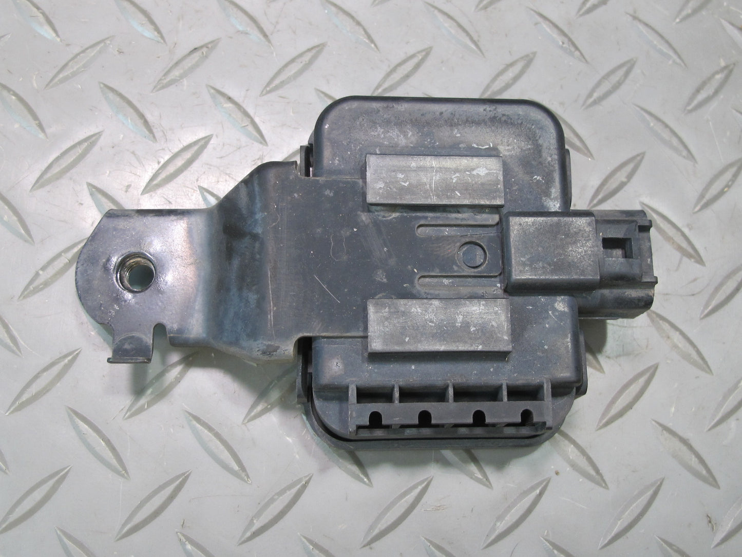 2003-2007 Lexus UZJ100L LX470 Smoke Sensor w Bracket 88898-60030