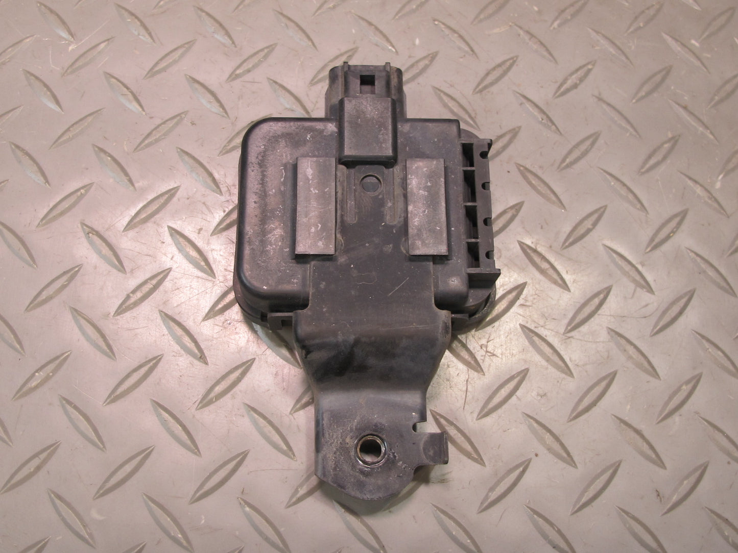 2003-2007 Lexus UZJ100L LX470 Smoke Sensor w Bracket 88898-60030