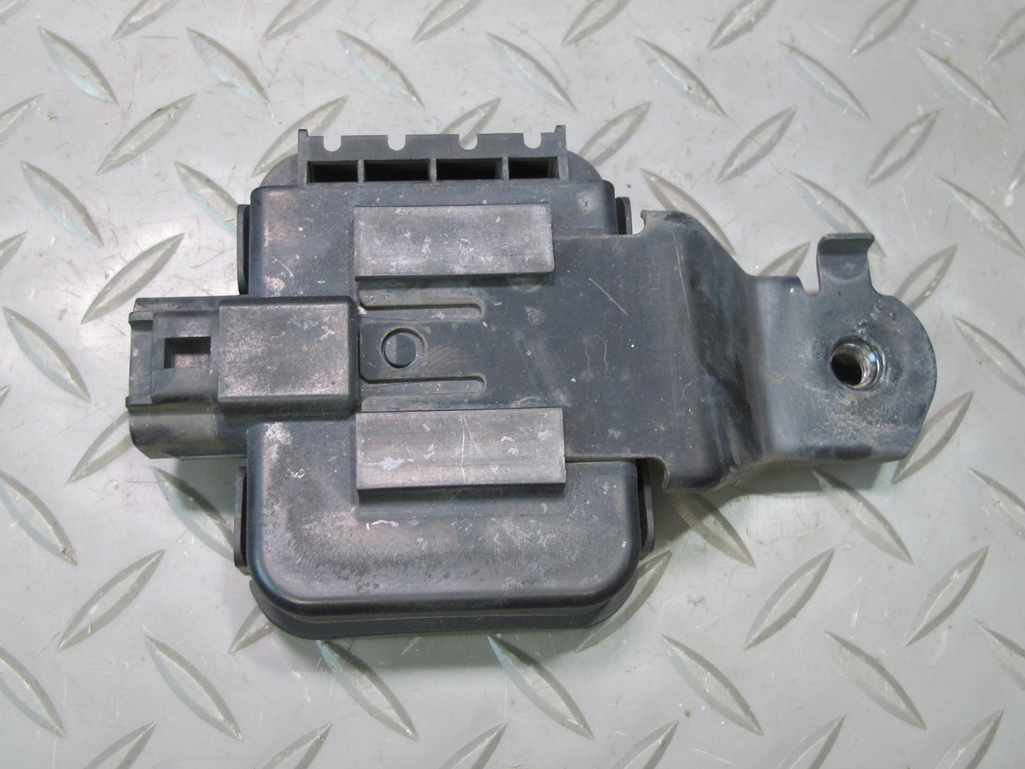 2003-2007 Lexus UZJ100L LX470 Smoke Sensor w Bracket 88898-60030