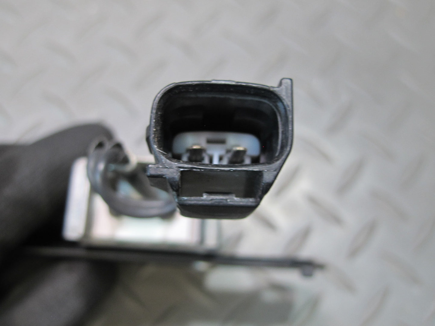 2005-2007 Lexus UZJ100L LX470 Fuel Pump Resistor Module 23080-50170