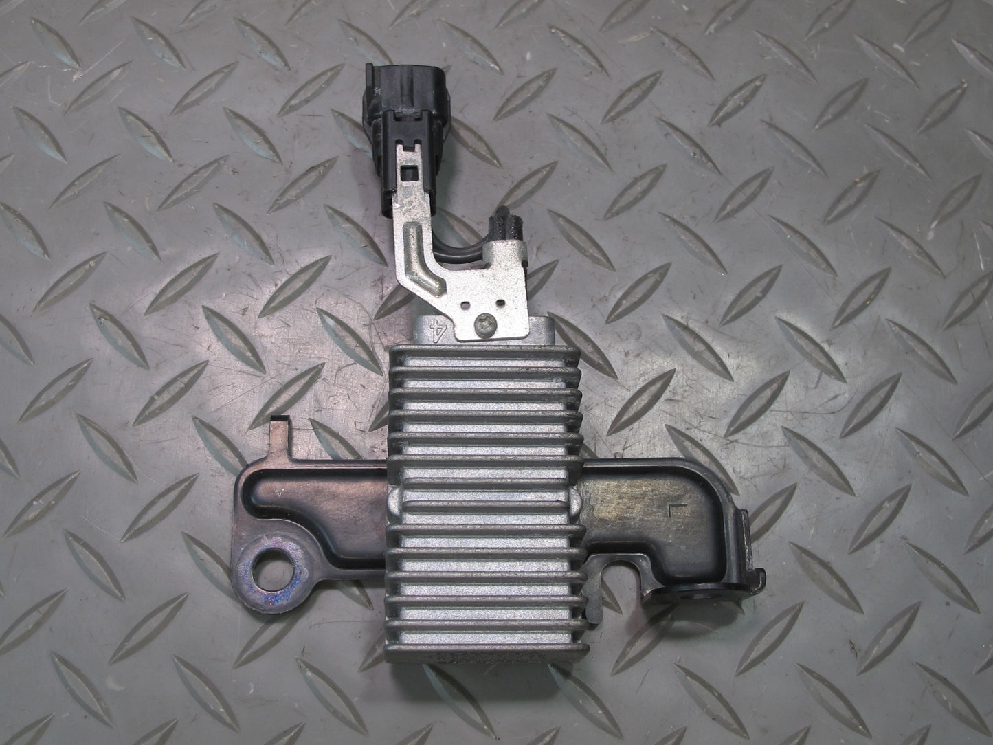 2005-2007 Lexus UZJ100L LX470 Fuel Pump Resistor Module 23080-50170