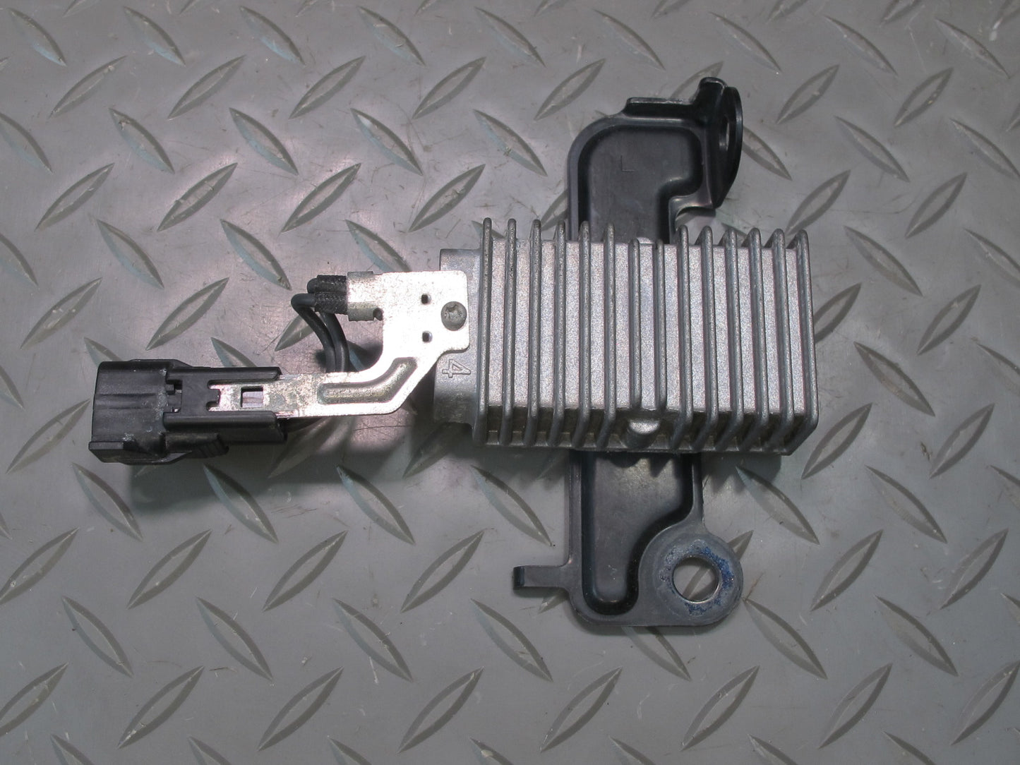 2005-2007 Lexus UZJ100L LX470 Fuel Pump Resistor Module 23080-50170